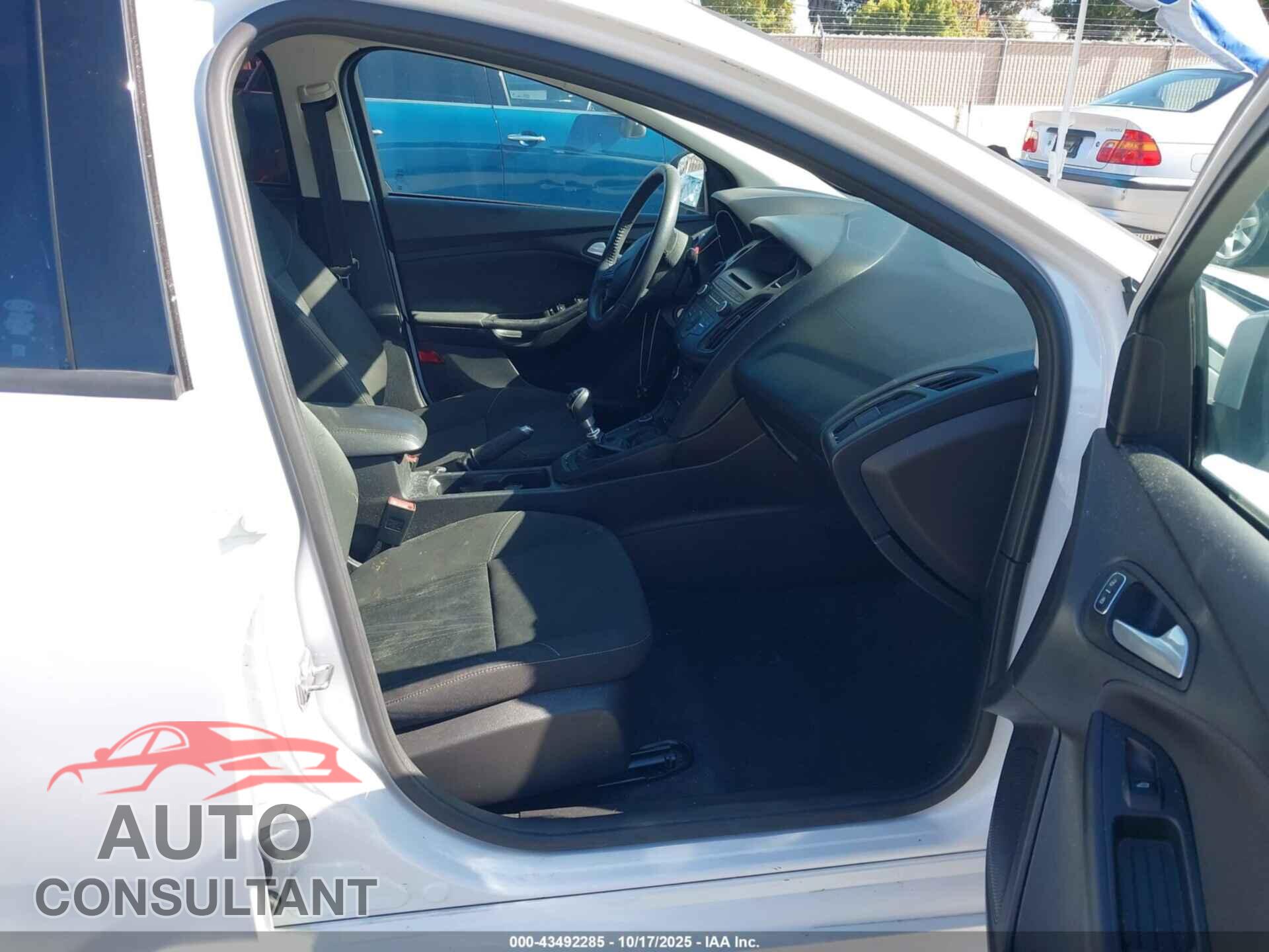 FORD FOCUS 2015 - 1FADP3FEXFL221801