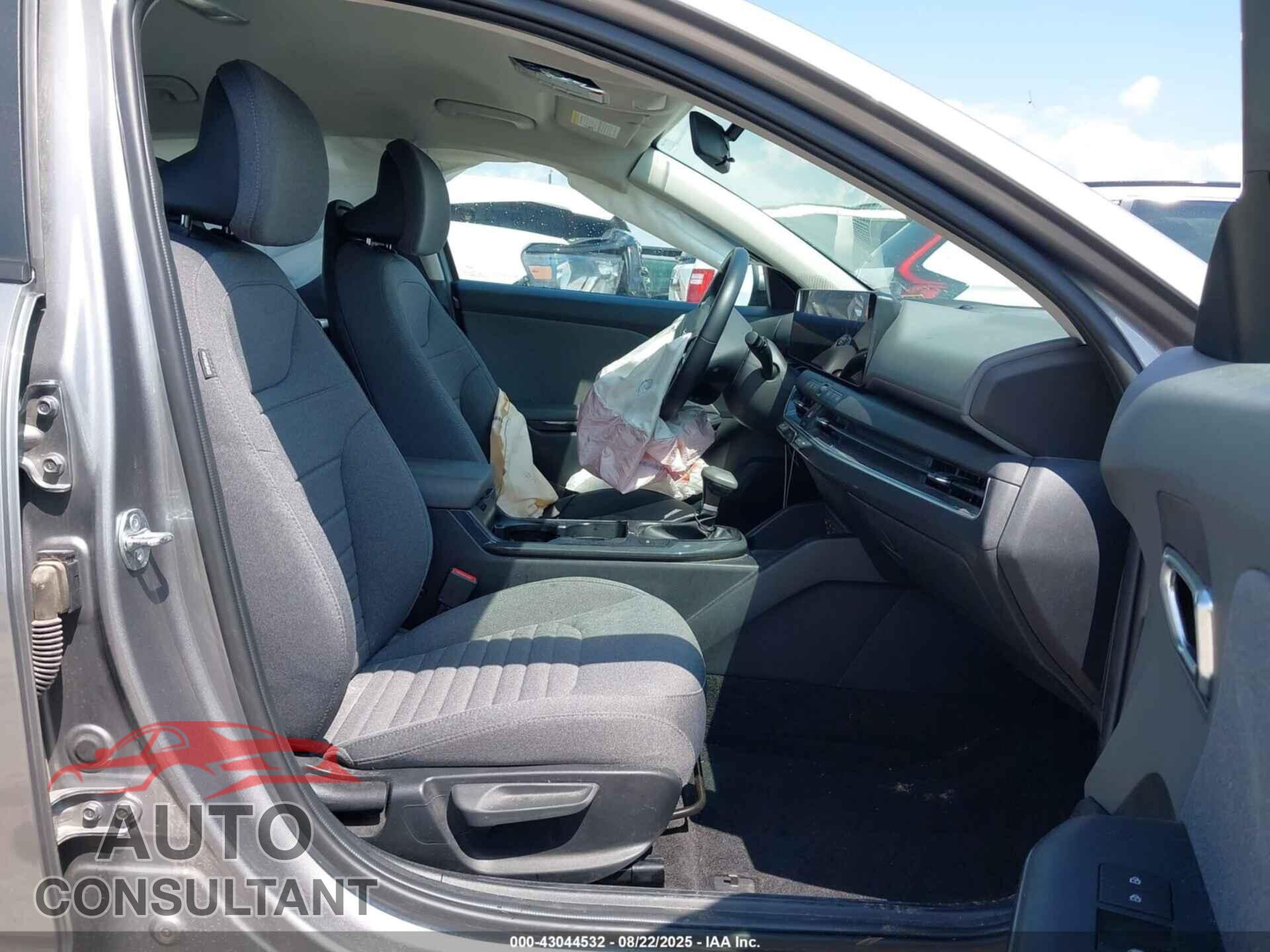KIA K4 2025 - 3KPFU4DE0SE008461