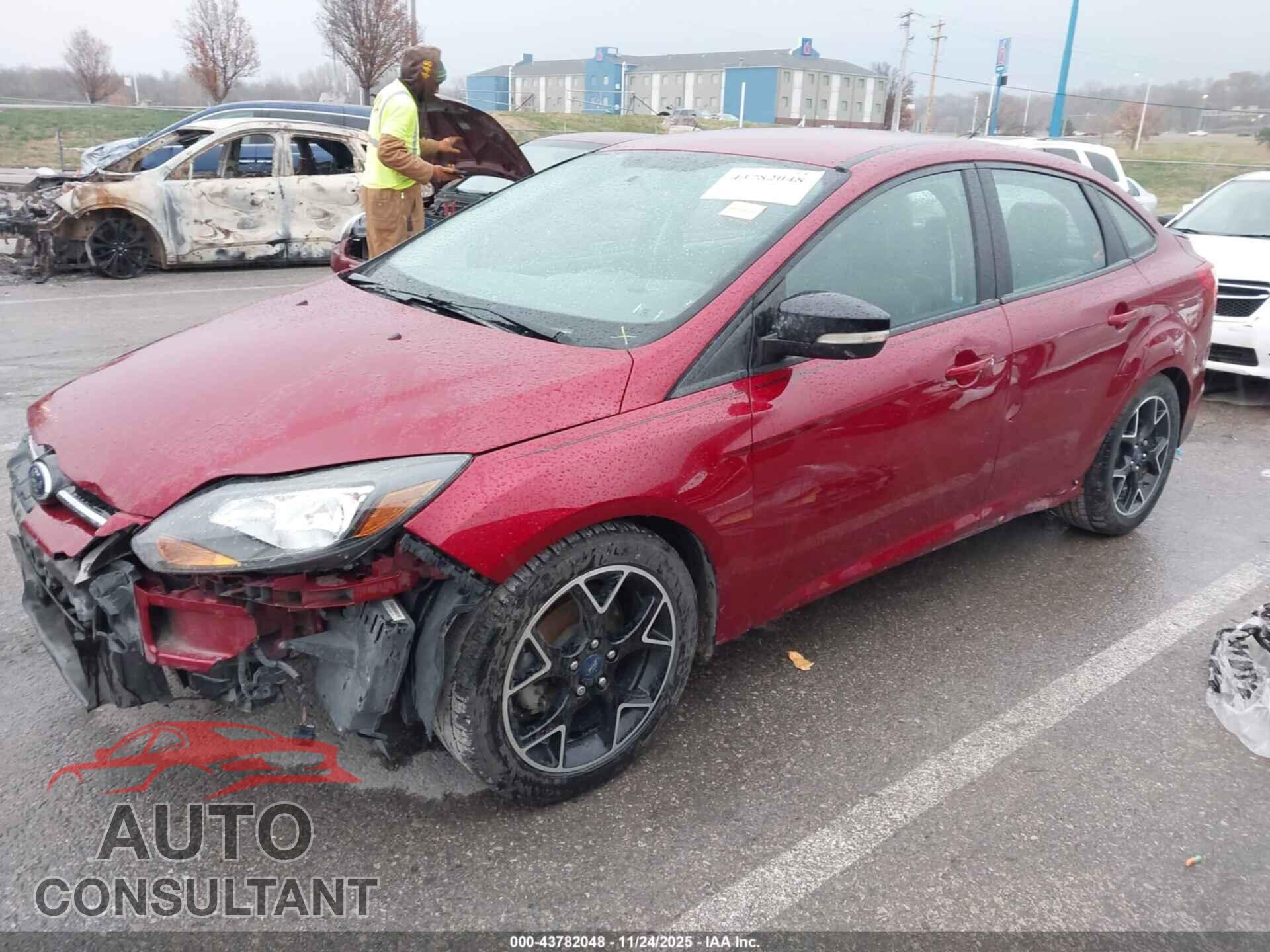 FORD FOCUS 2014 - 1FADP3F27EL142025