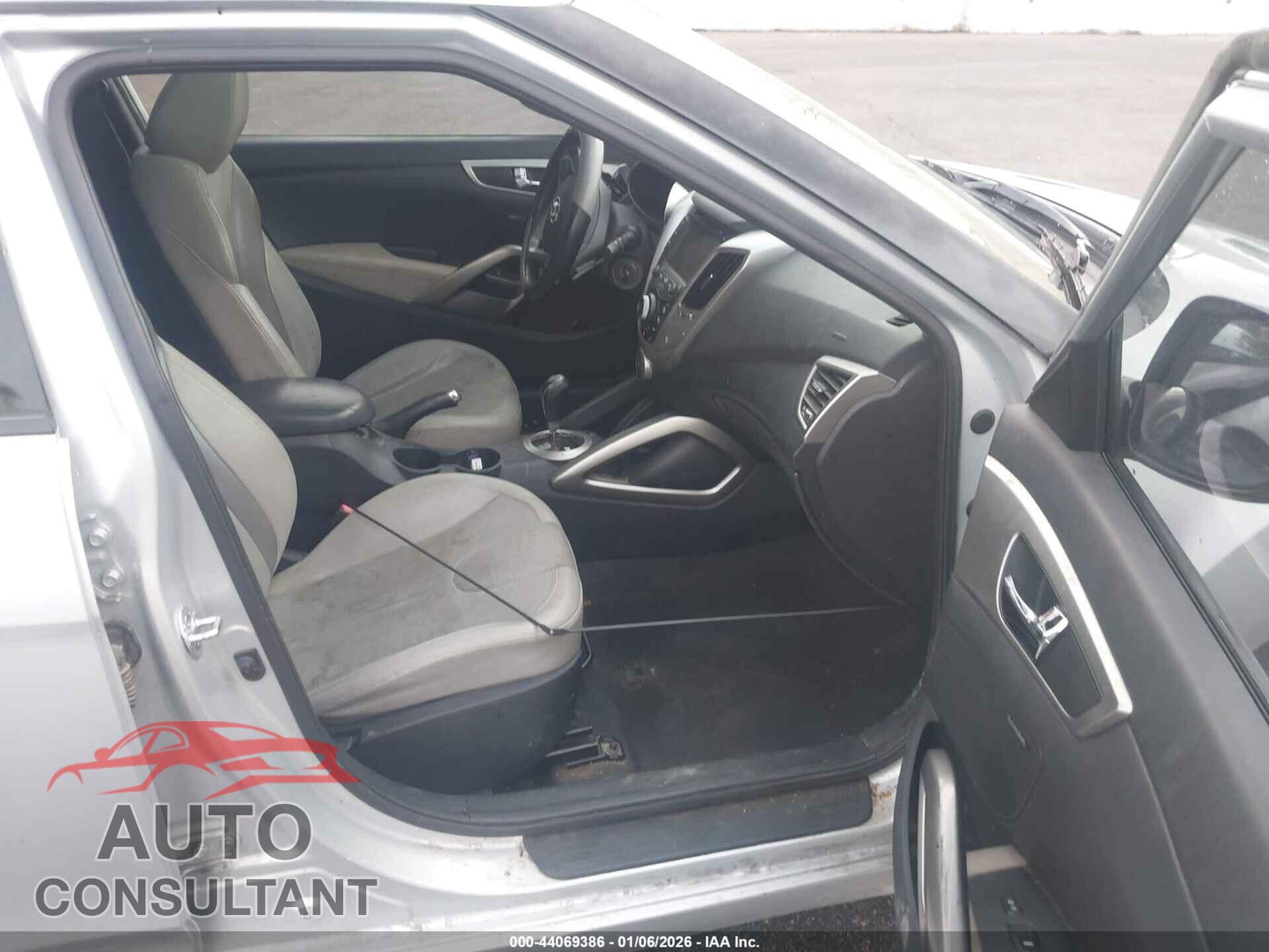 HYUNDAI VELOSTER 2012 - KMHTC6AD2CU079432