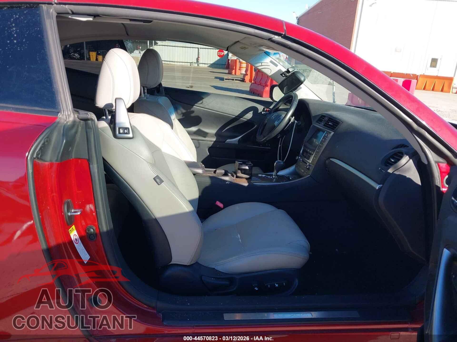 LEXUS IS 250C 2012 - JTHFF2C22C2526364