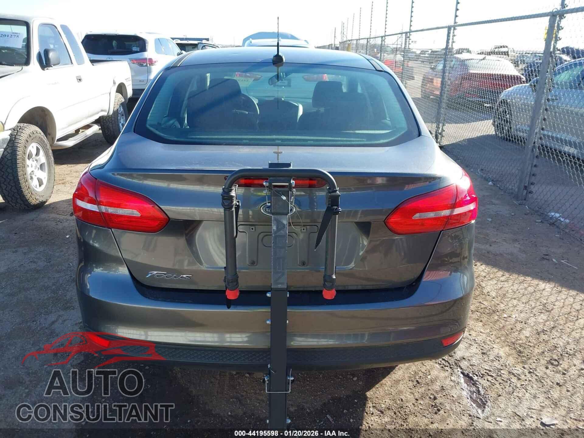 FORD FOCUS 2015 - 1FADP3E21FL300846