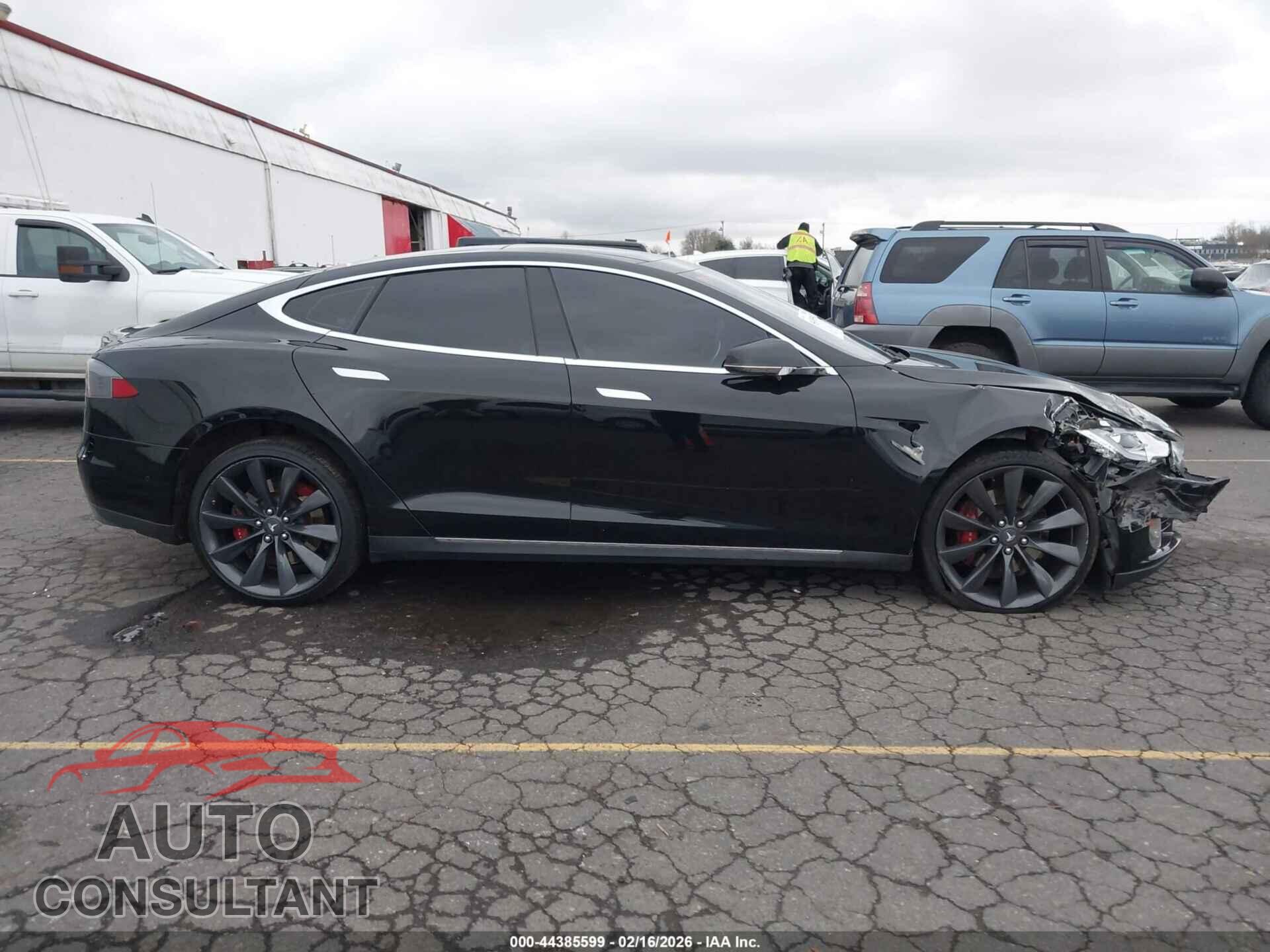 TESLA MODEL S 2014 - 5YJSA1H10EFP61211
