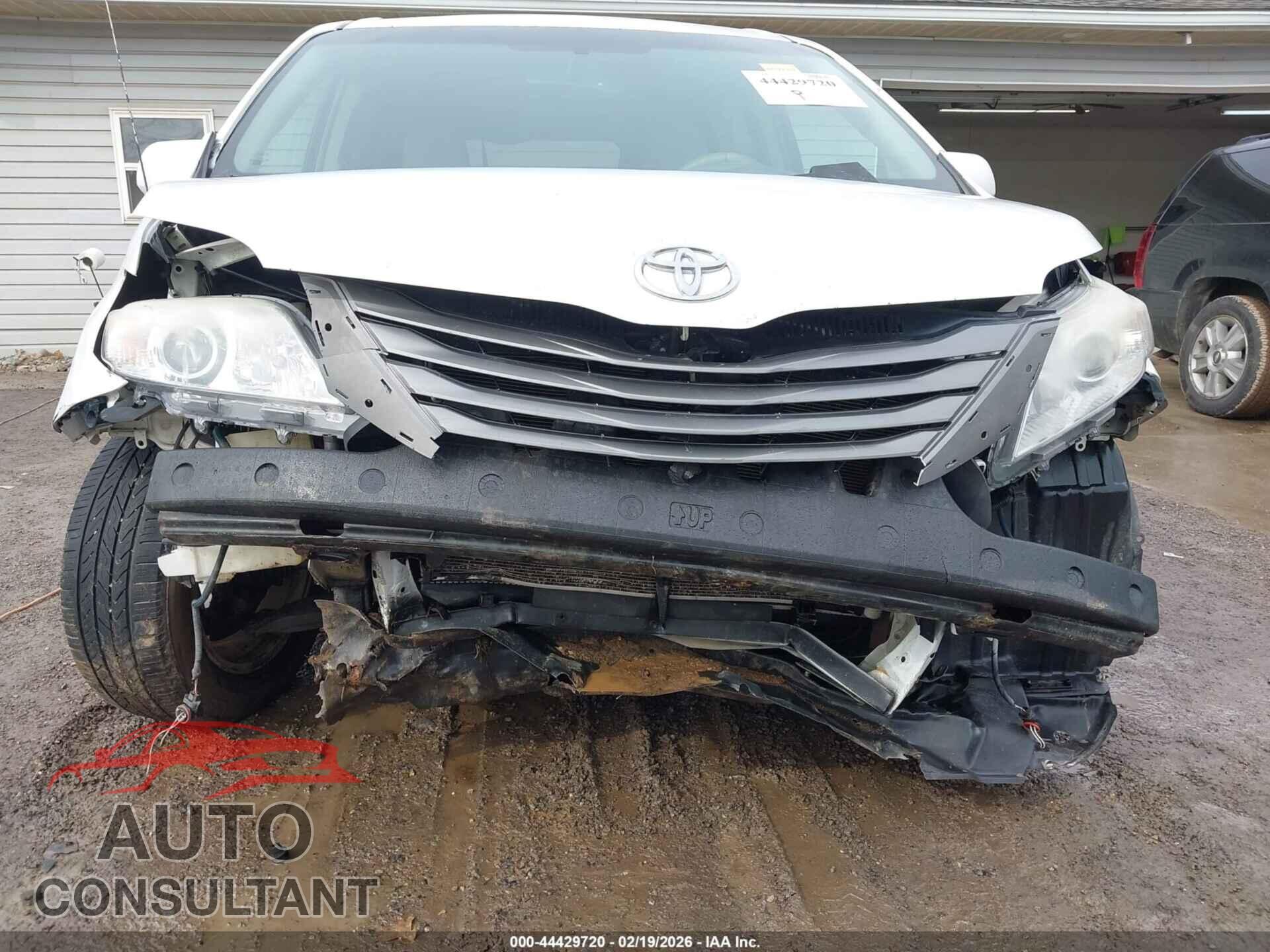 TOYOTA SIENNA 2013 - 5TDYK3DC6DS318310