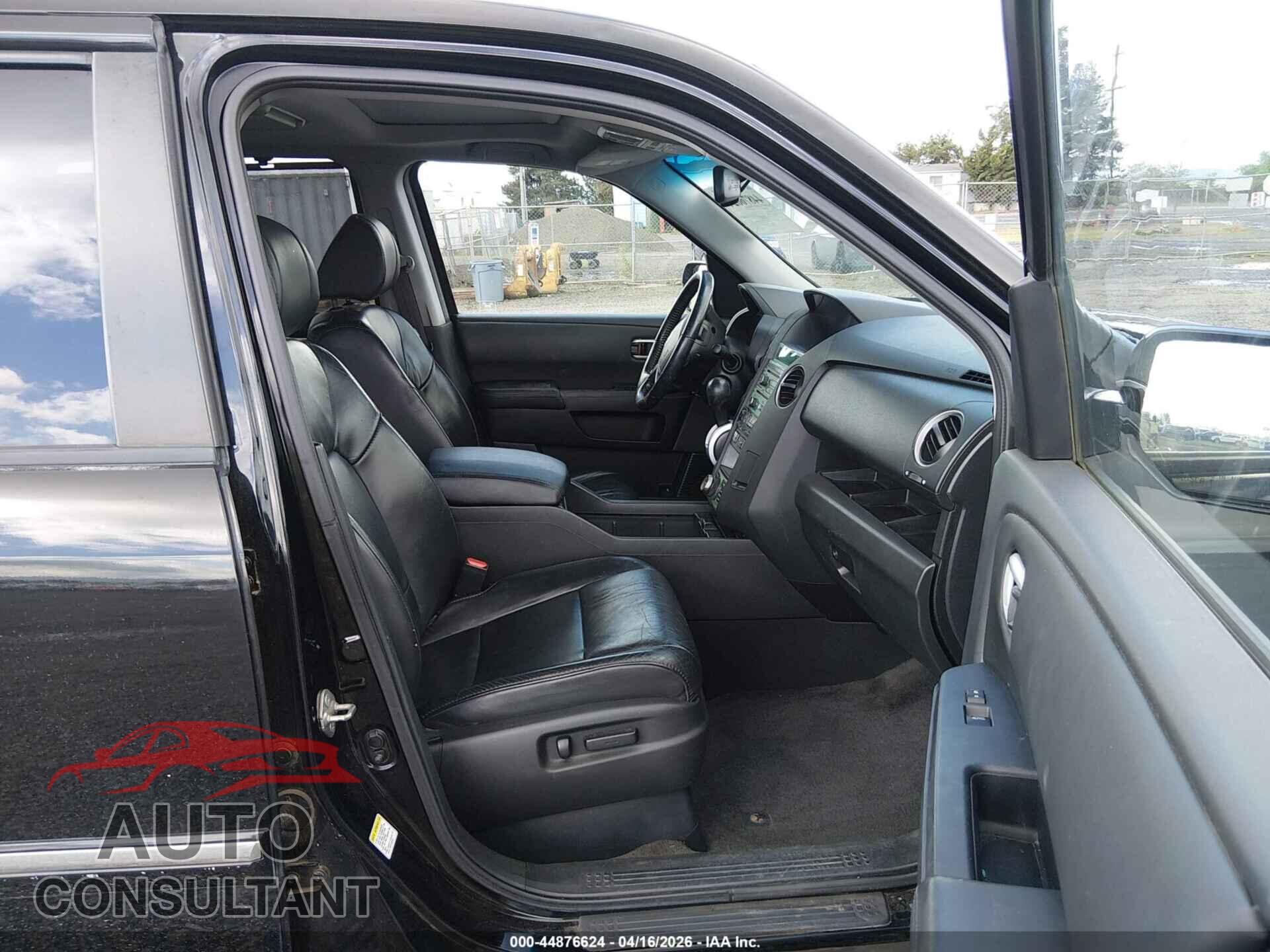 HONDA PILOT 2011 - 5FNYF4H90BB061185