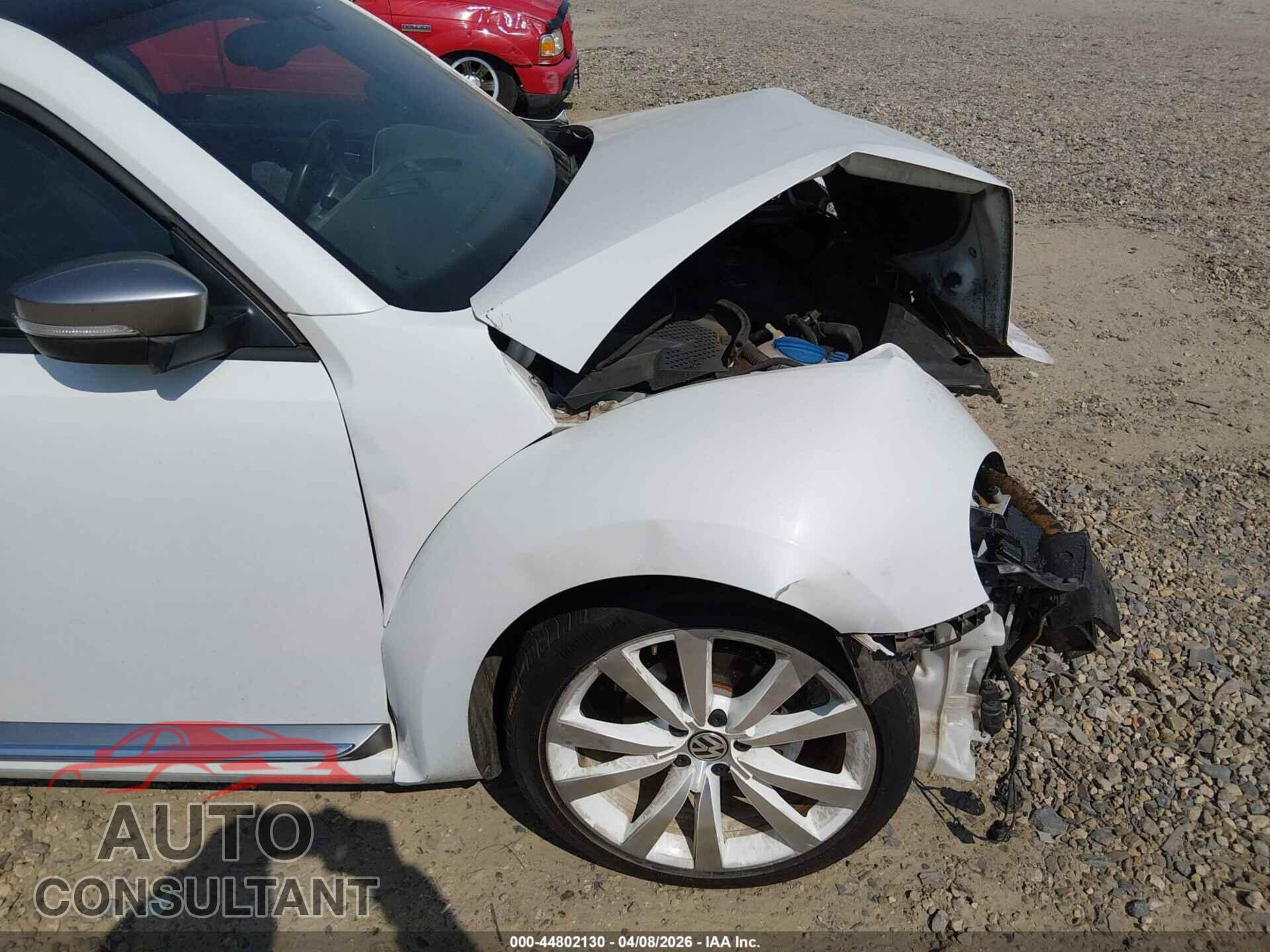 VOLKSWAGEN BEETLE 2014 - 3VWJ17AT6EM653114