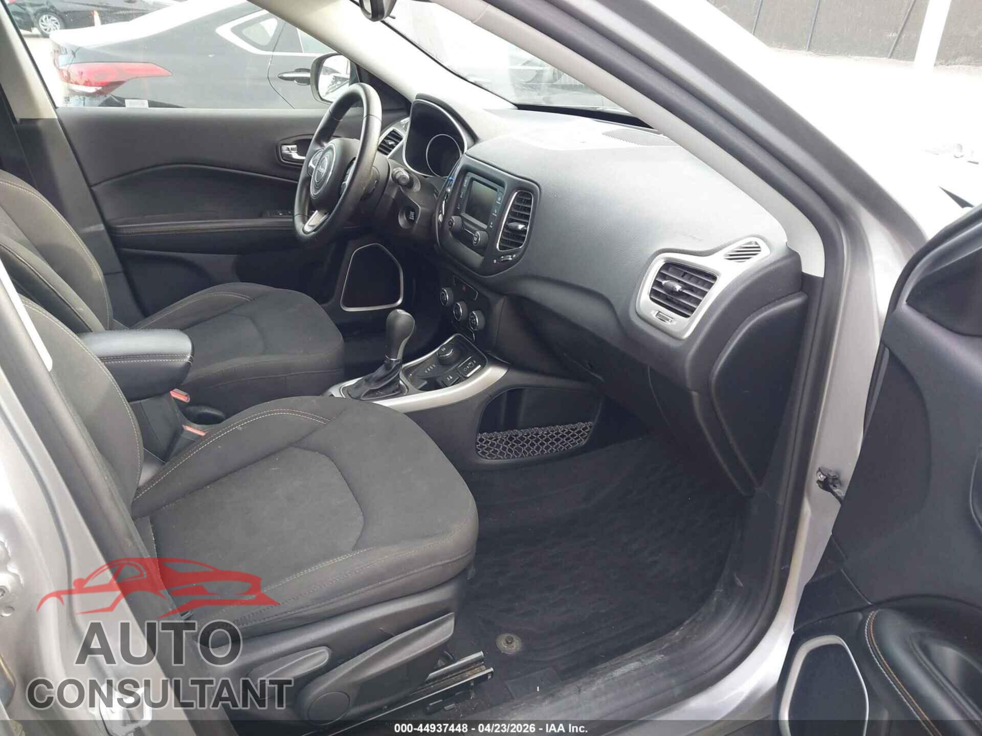 JEEP COMPASS 2018 - 3C4NJDAB8JT146791