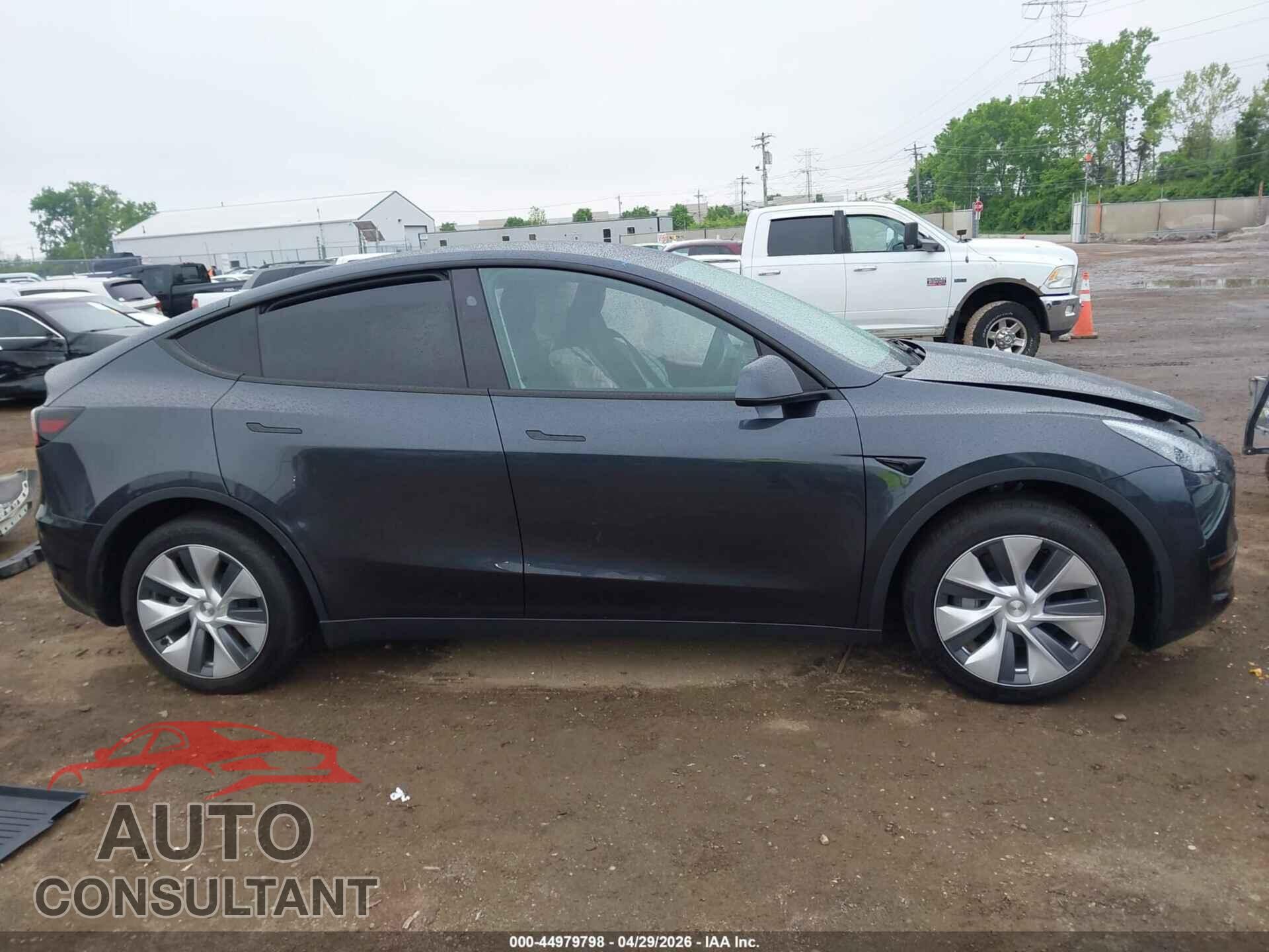 TESLA MODEL Y 2024 - 7SAYGDED6RF087311