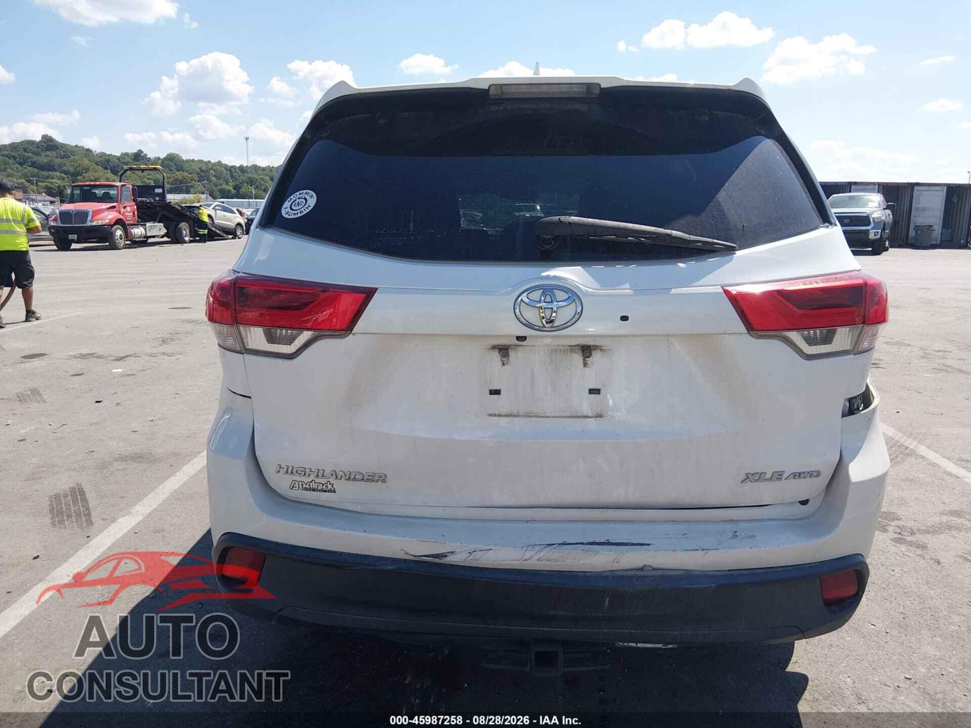 TOYOTA HIGHLANDER 2018 - 5TDJZRFH5JS486847