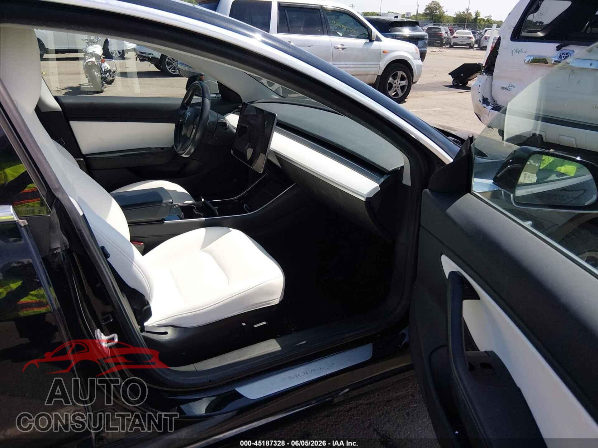 TESLA MODEL 3 2019 - 5YJ3E1EA4KF323543