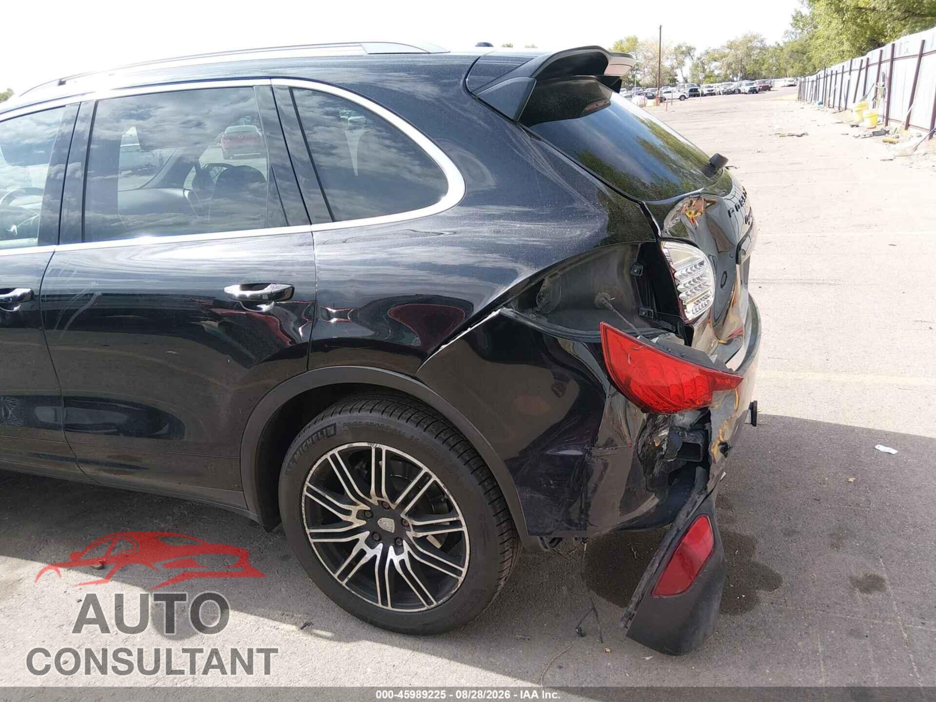 PORSCHE CAYENNE 2012 - WP1AB2A2XCLA41201