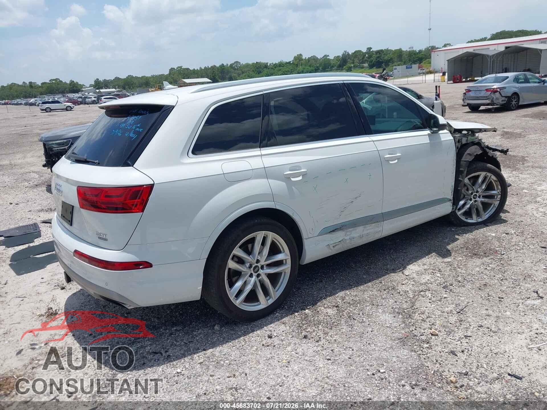 AUDI Q7 2018 - WA1VAAF76JD050371
