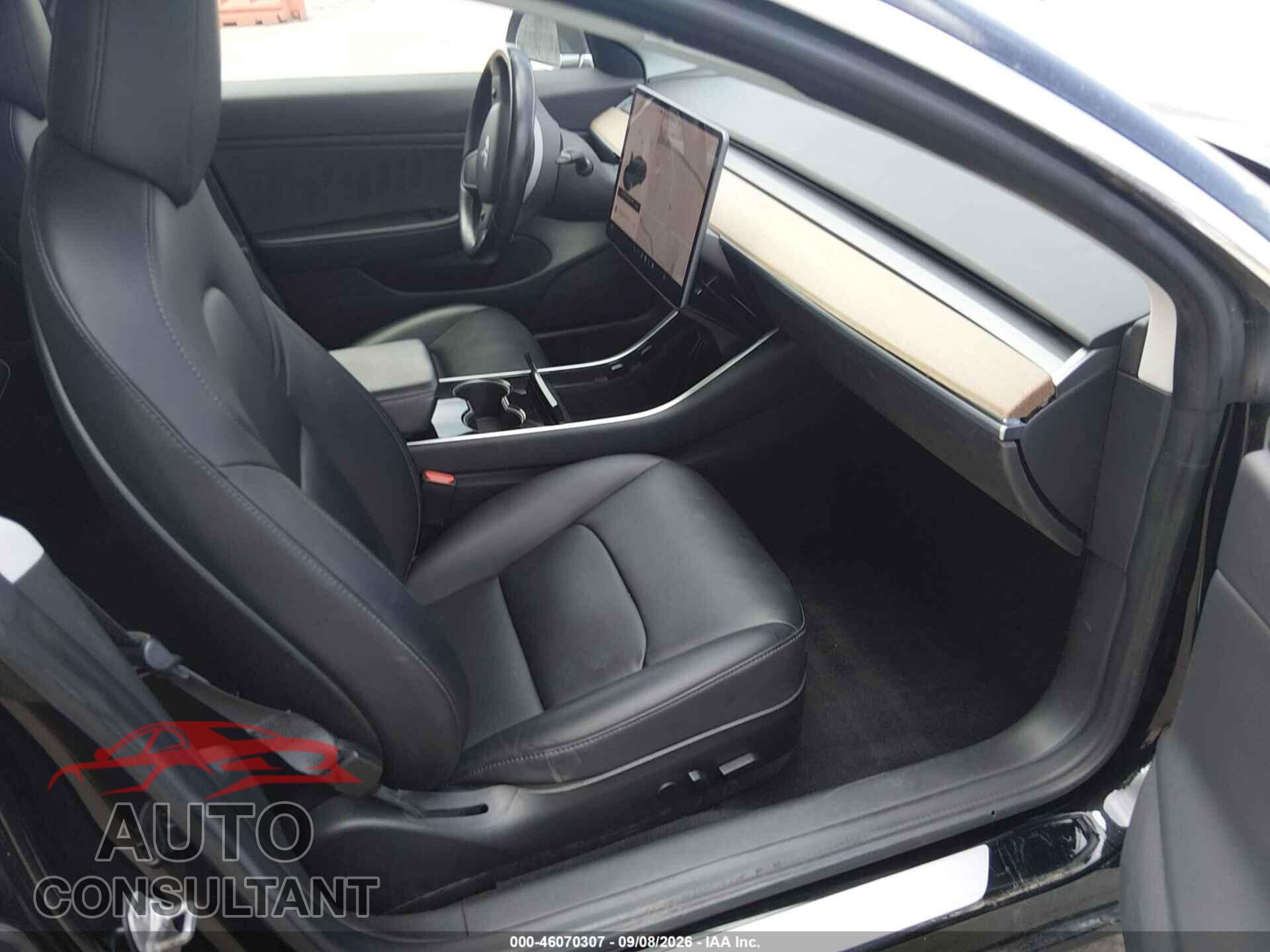 TESLA MODEL 3 2018 - 5YJ3E1EB4JF090318