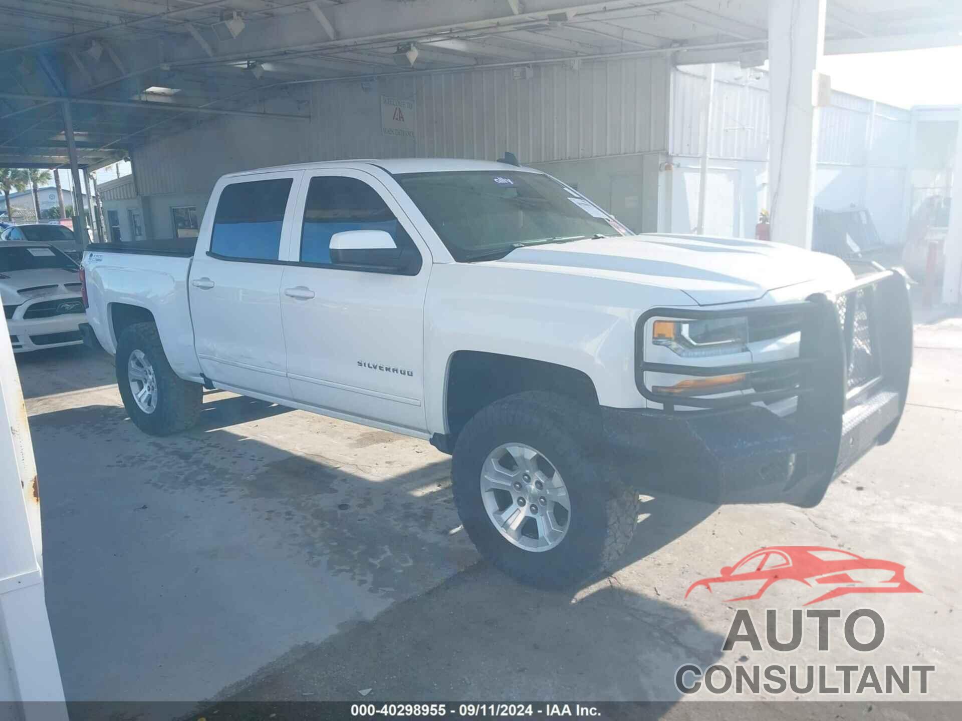 CHEVROLET SILVERADO 1500 2018 - 3GCUKREC6JG638432