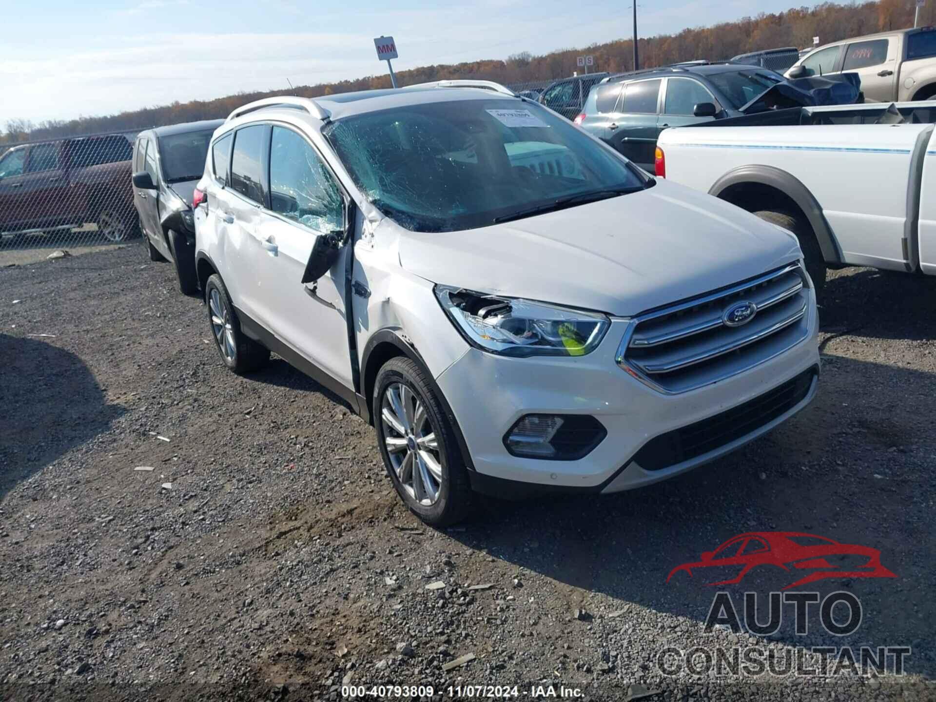 FORD ESCAPE 2017 - 1FMCU9J99HUC71609