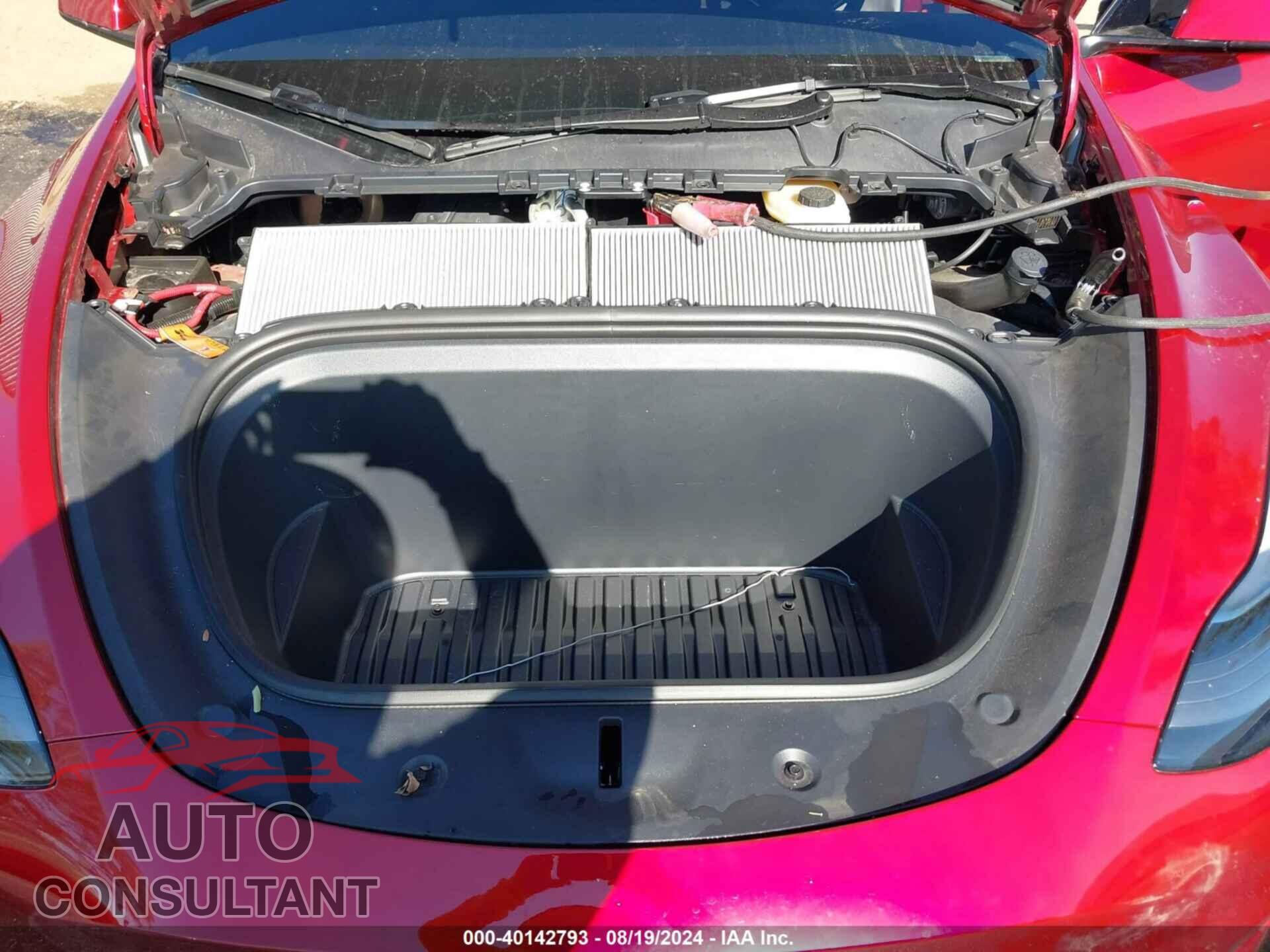 TESLA MODEL Y 2024 - 7SAYGDEE8RF090574