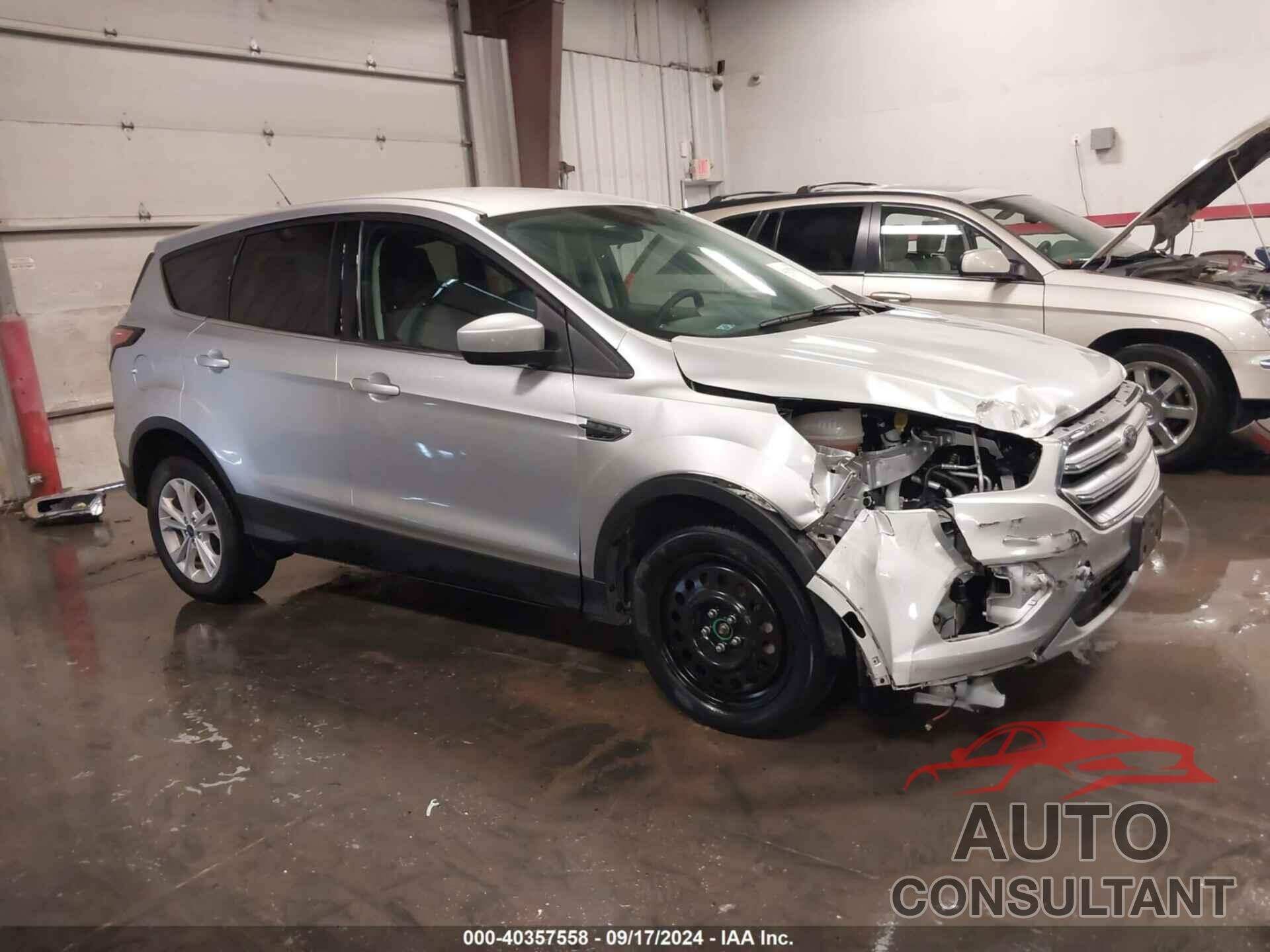 FORD ESCAPE 2017 - 1FMCU9GD2HUC49544
