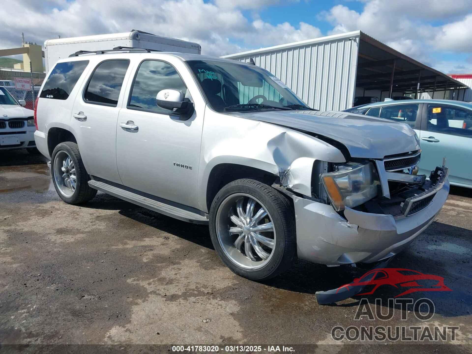 CHEVROLET TAHOE 2011 - 1GNSCAE04BR250703