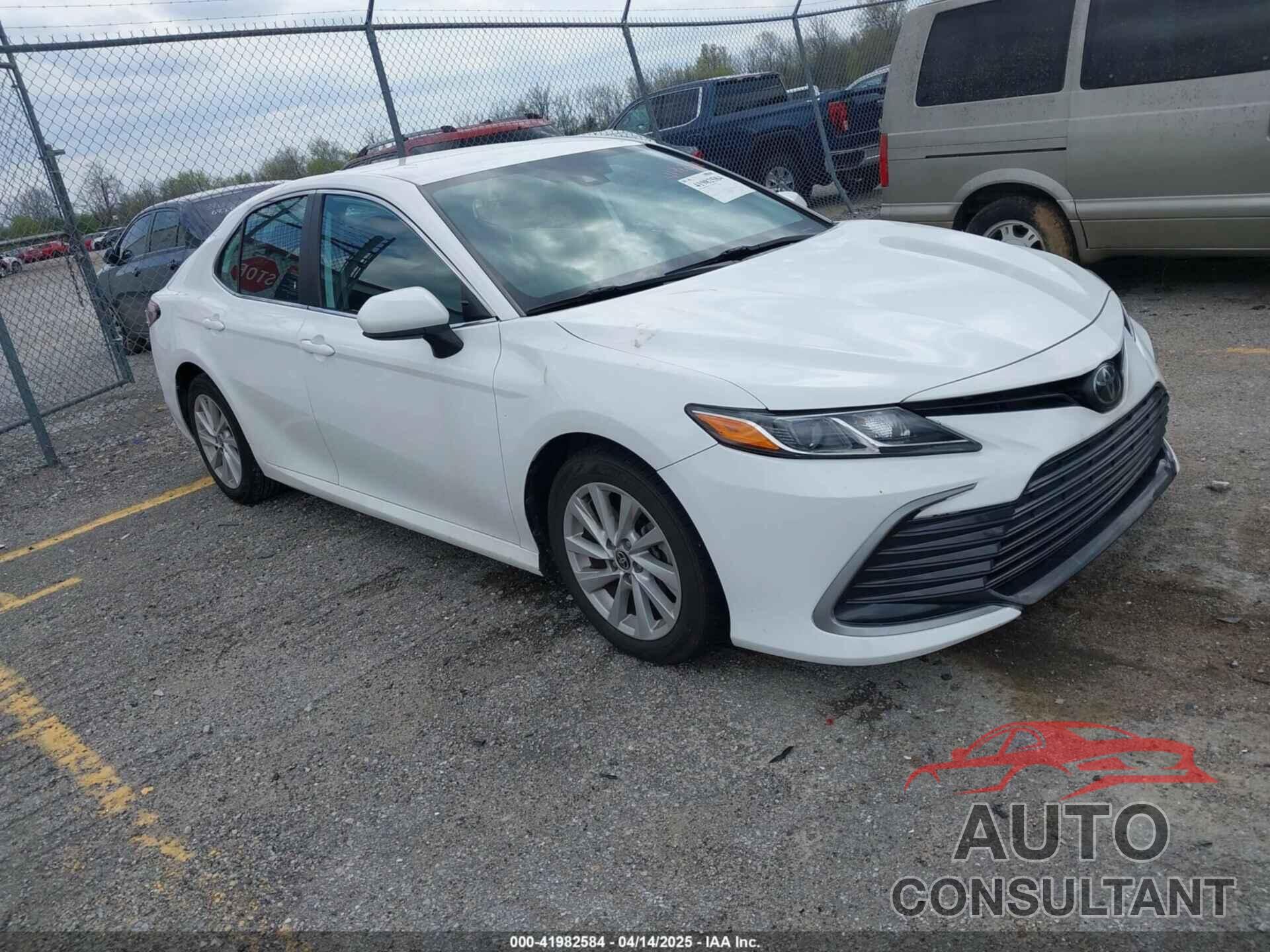 TOYOTA CAMRY 2022 - 4T1C11AK6NU638989