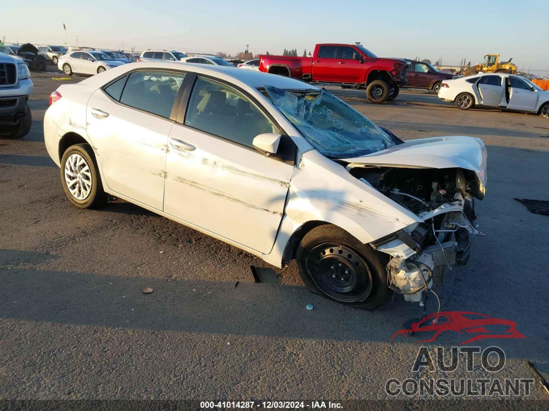 TOYOTA COROLLA 2018 - 5YFBURHE3JP766202