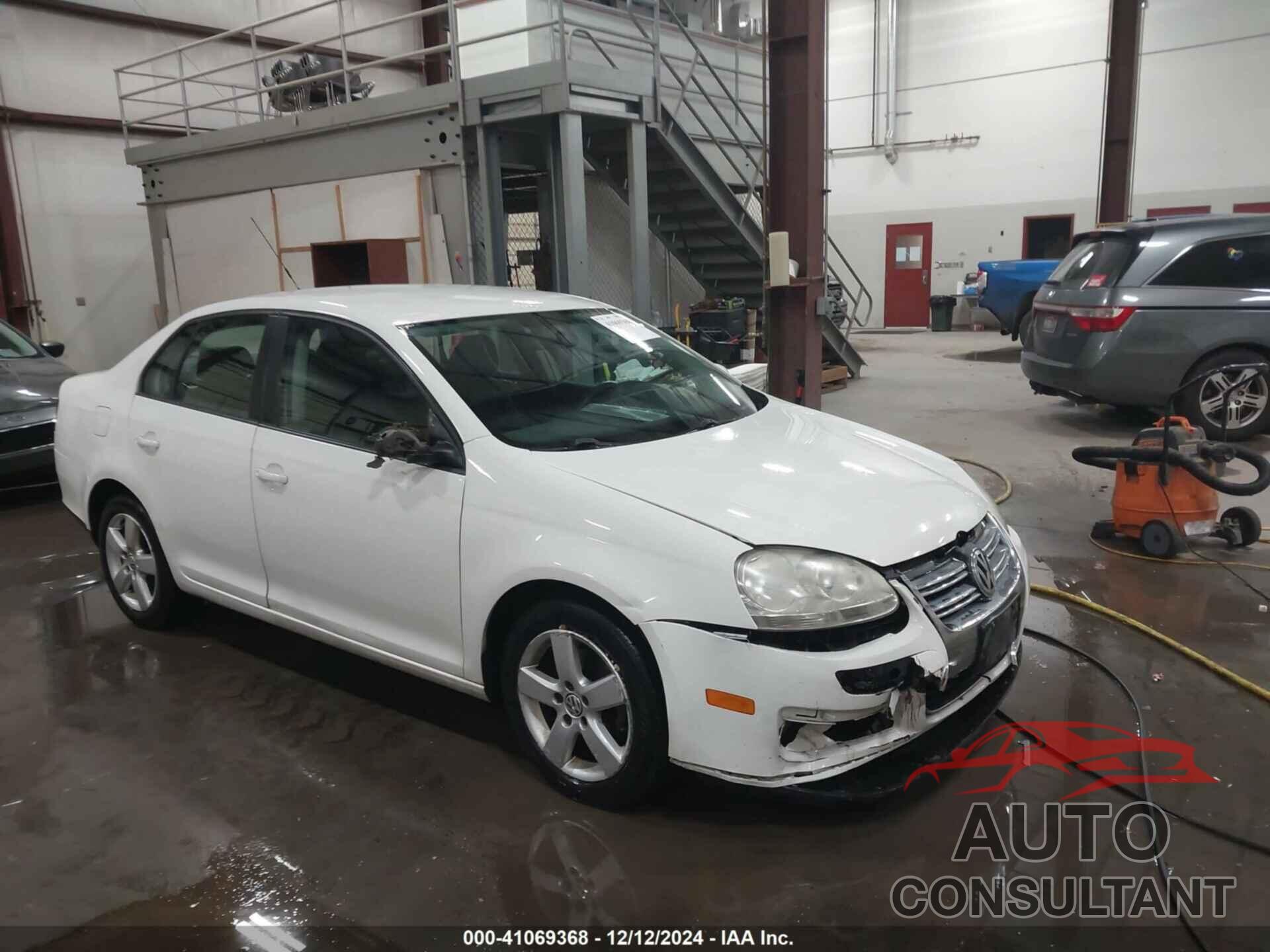 VOLKSWAGEN JETTA 2009 - 3VWJZ71KX9M038202