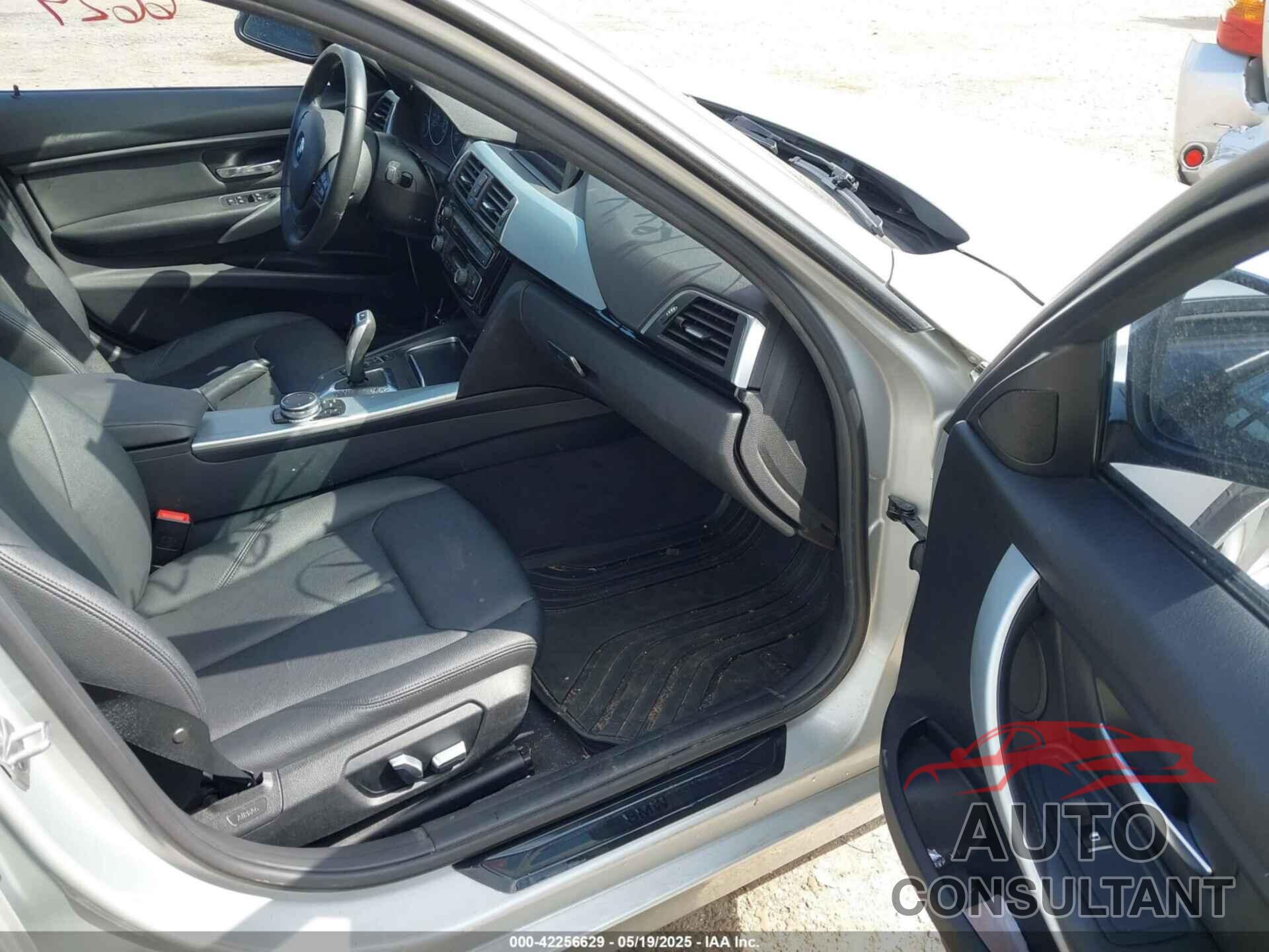 BMW 320I 2016 - WBA8E5G52GNU20629