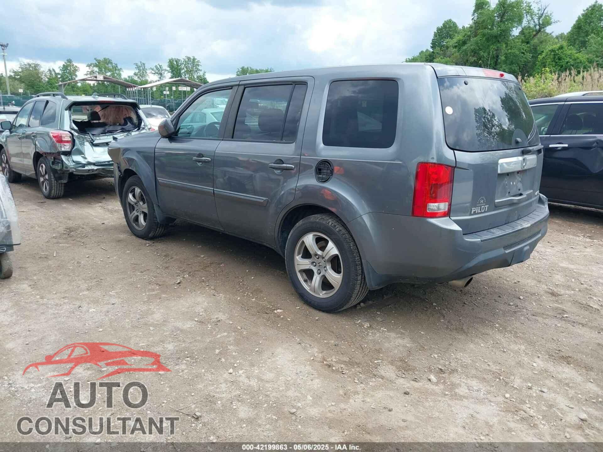 HONDA PILOT 2013 - 5FNYF4H5XDB051831