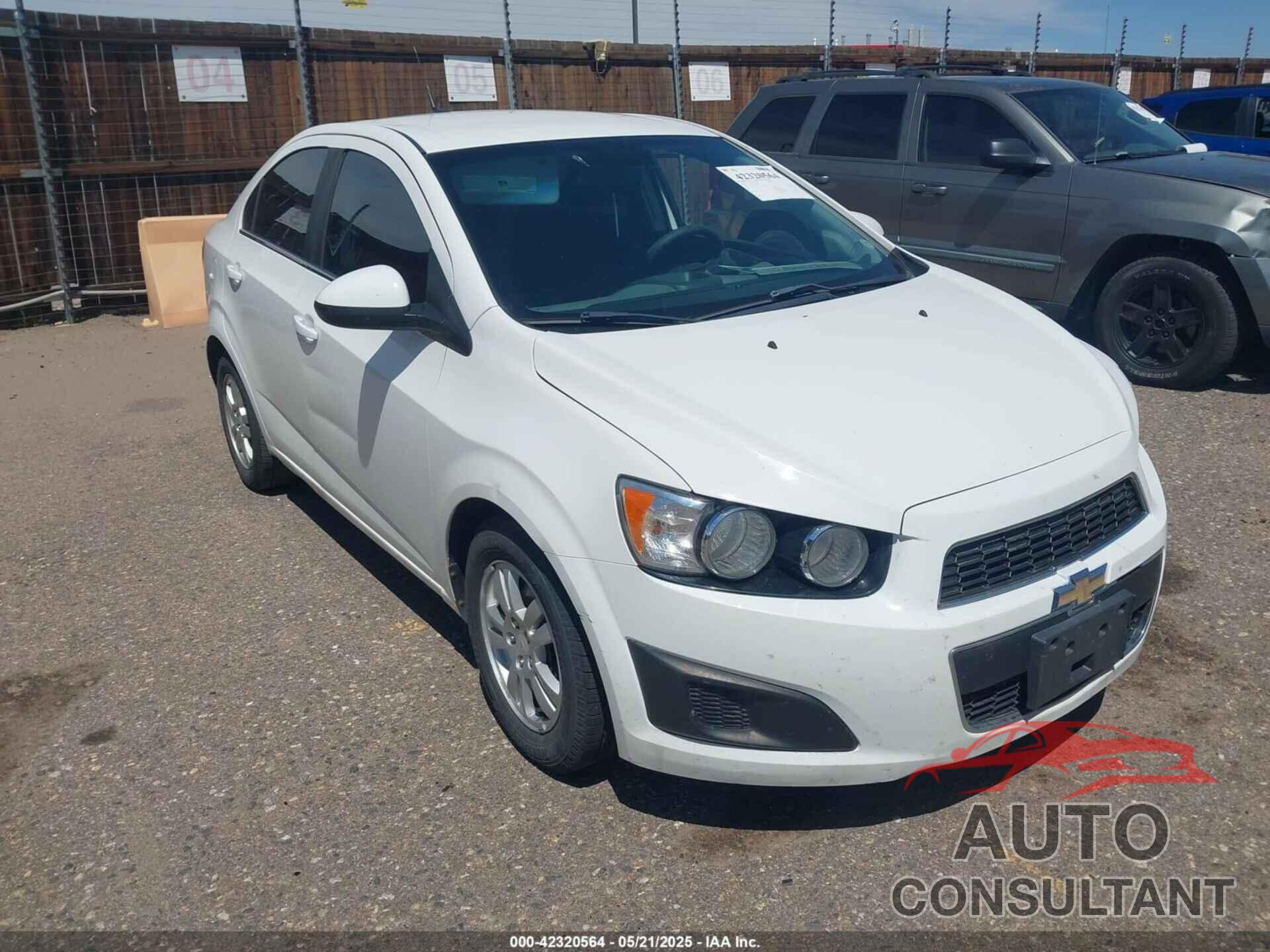 CHEVROLET SONIC 2012 - 1G1JC5SH4C4158102