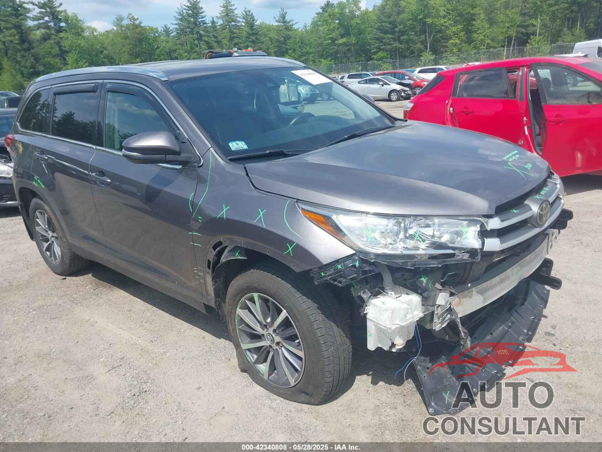 TOYOTA HIGHLANDER 2019 - 5TDJZRFH7KS564434