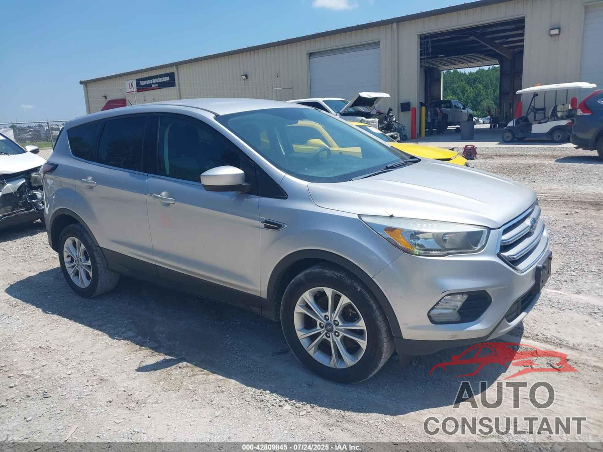 FORD ESCAPE 2017 - 1FMCU0G90HUC53017