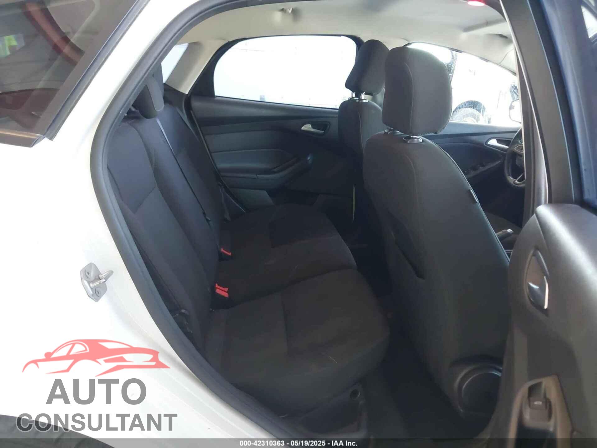 FORD FOCUS 2016 - 1FADP3K23GL407418