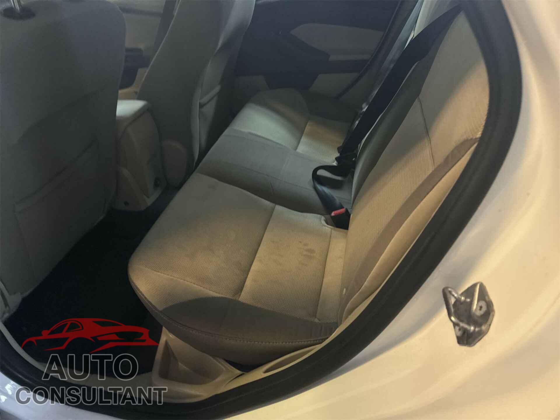 FORD FOCUS 2014 - 1FADP3F27EL443121