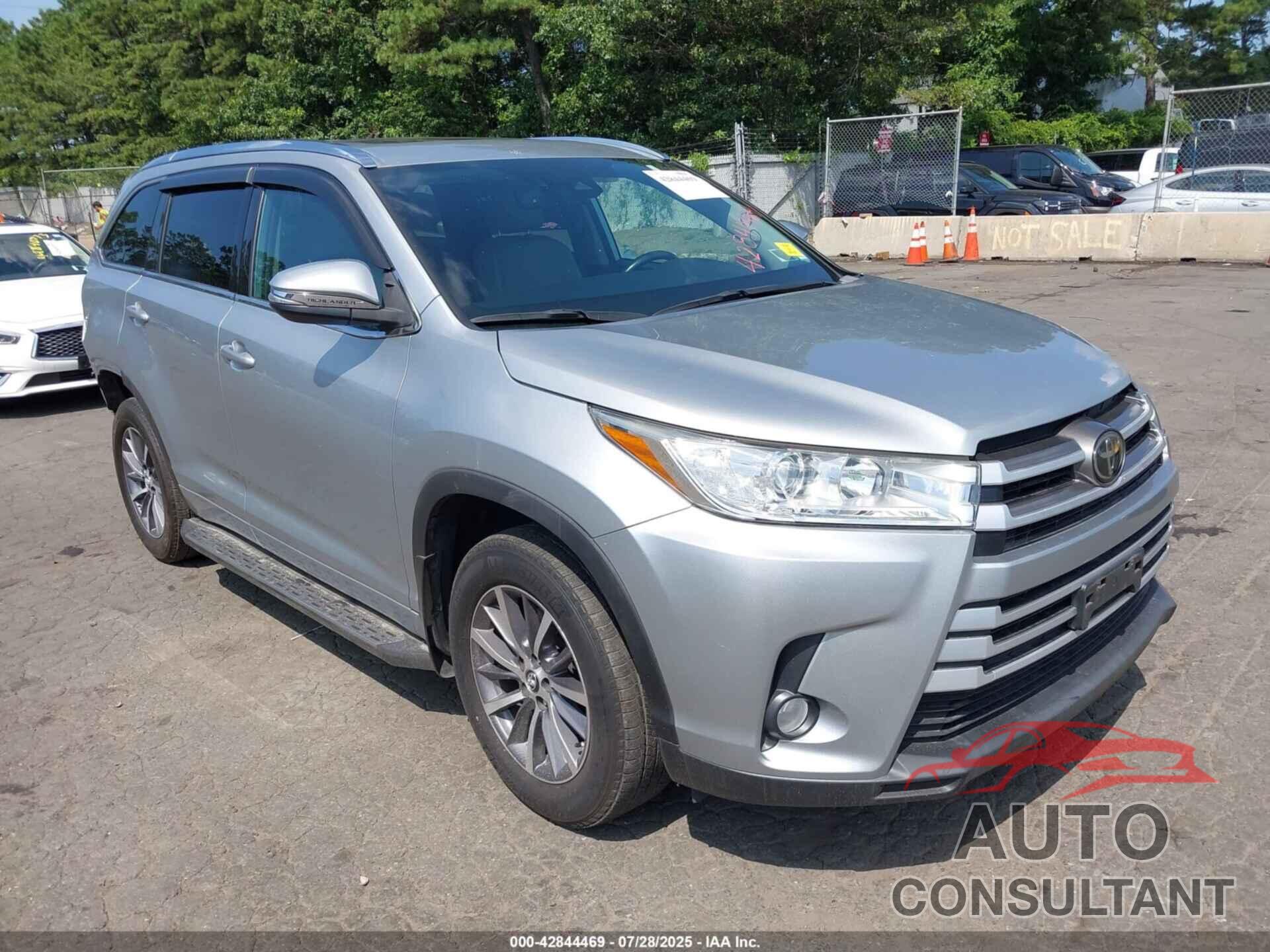TOYOTA HIGHLANDER 2018 - 5TDJZRFH8JS552694