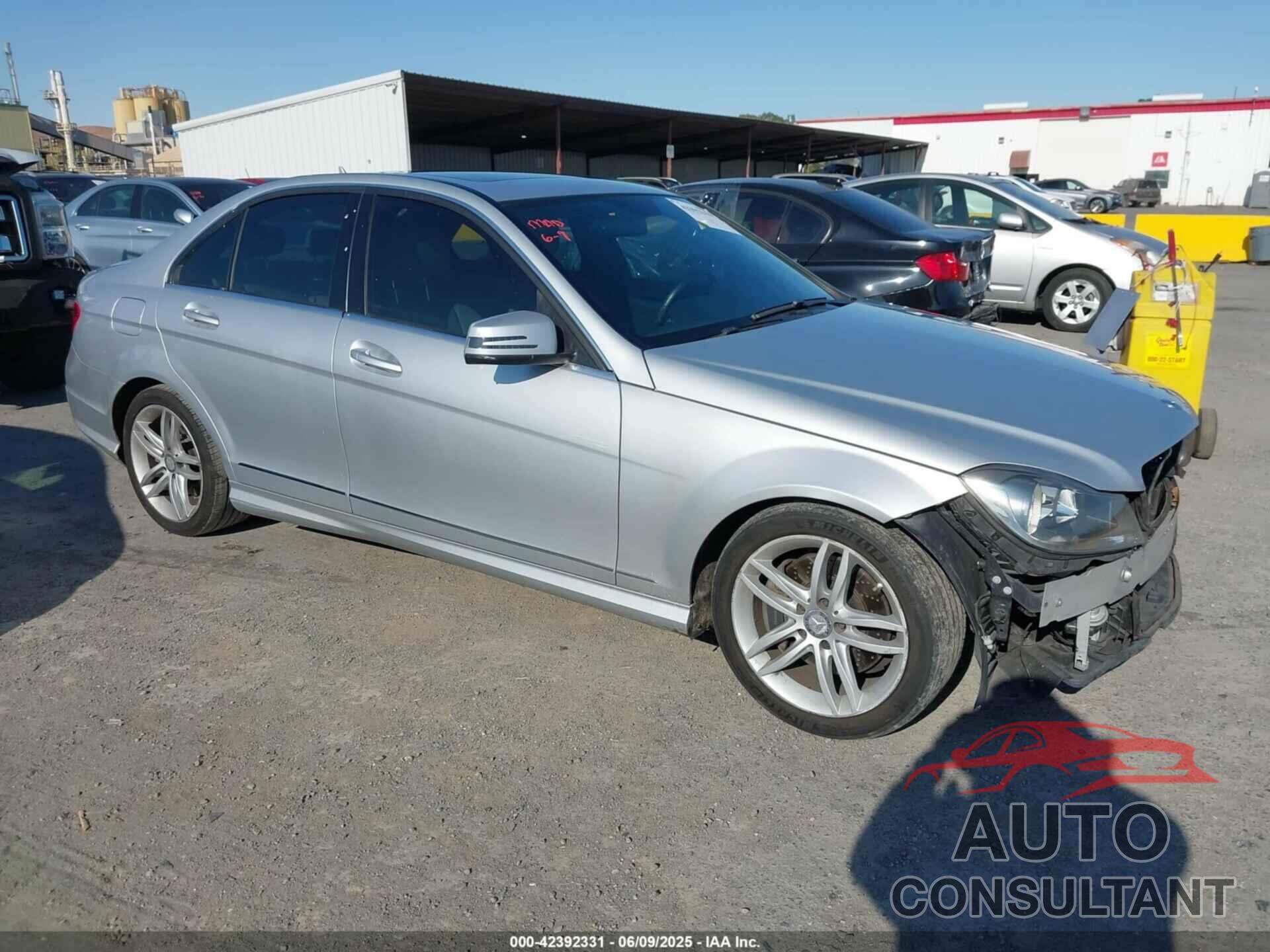 MERCEDES-BENZ C 300 2014 - WDDGF8AB5ER317681