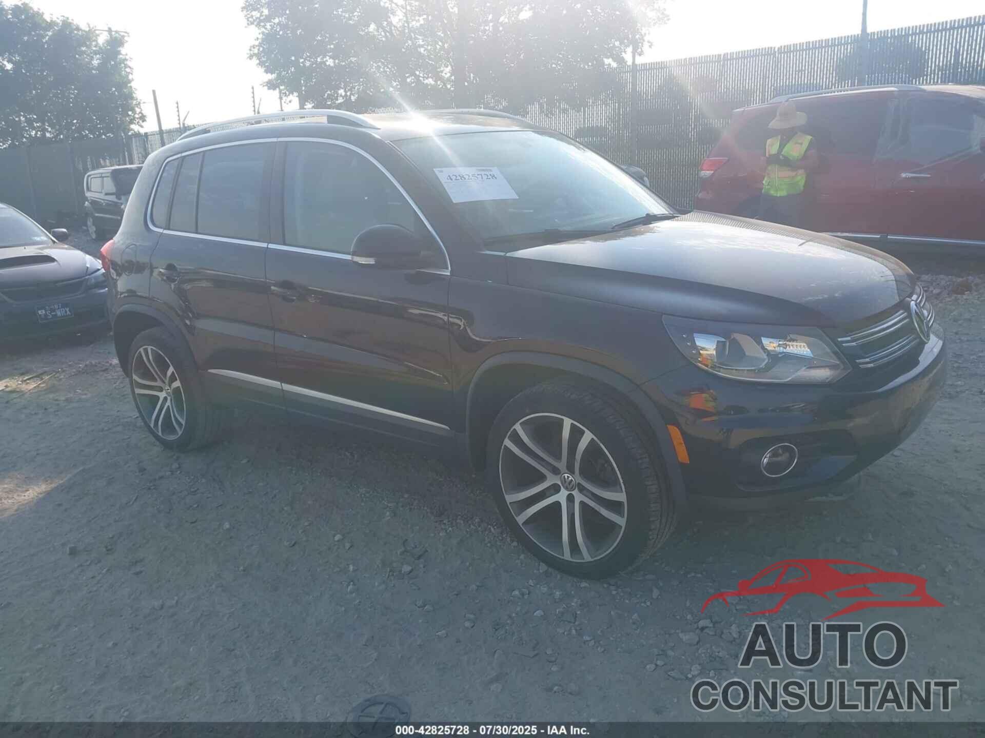 VOLKSWAGEN TIGUAN 2017 - WVGWV7AX8HW501853