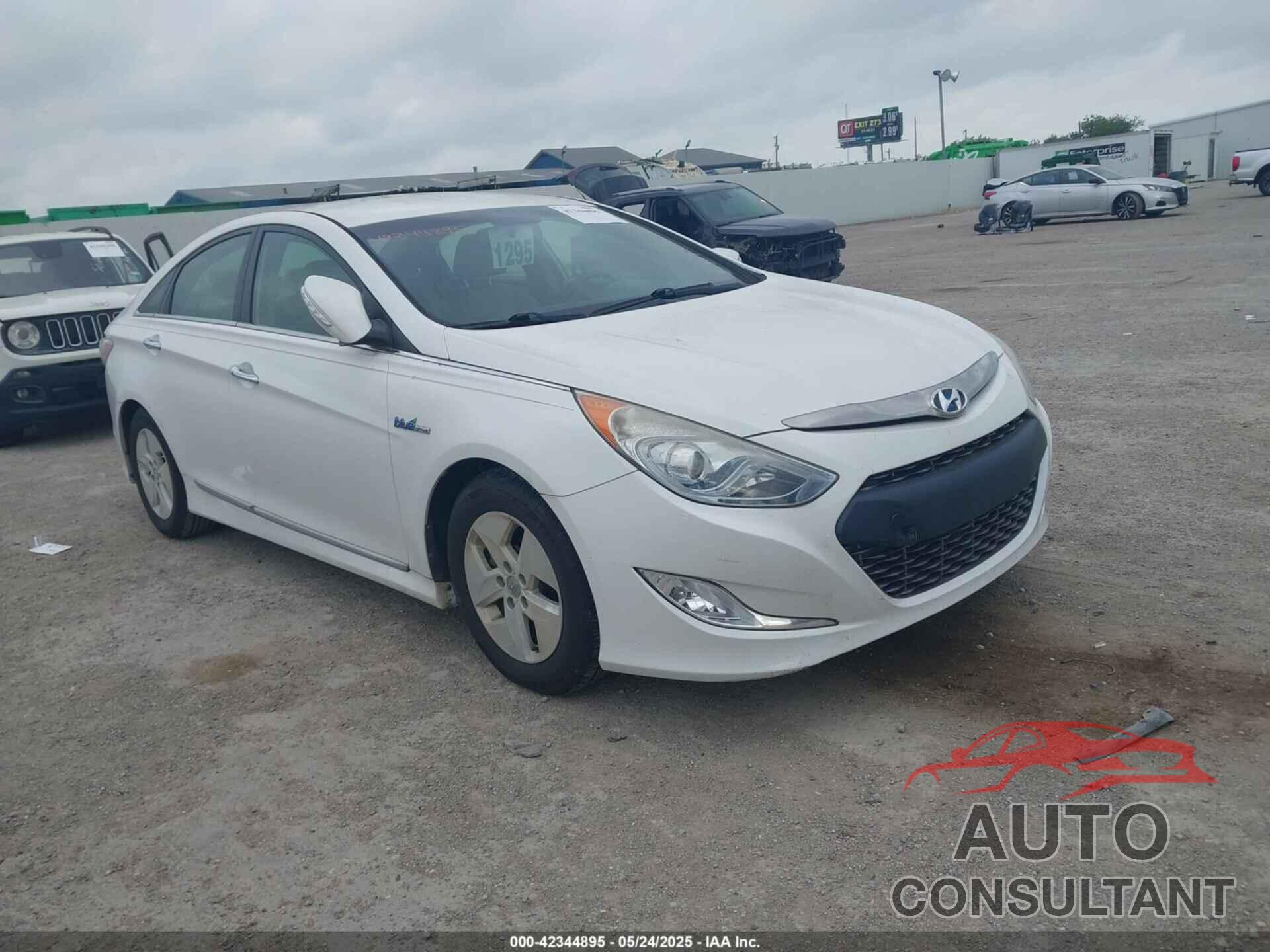 HYUNDAI SONATA HYBRID 2012 - KMHEC4A41CA028261
