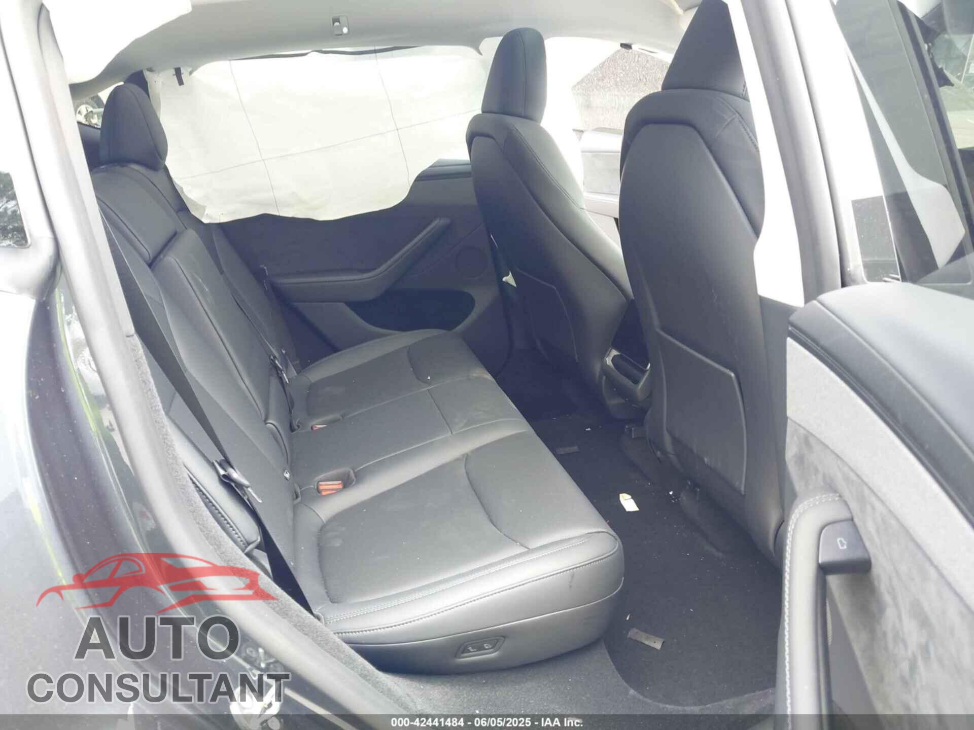 TESLA MODEL Y 2026 - 7SAYGDEE4TA381514