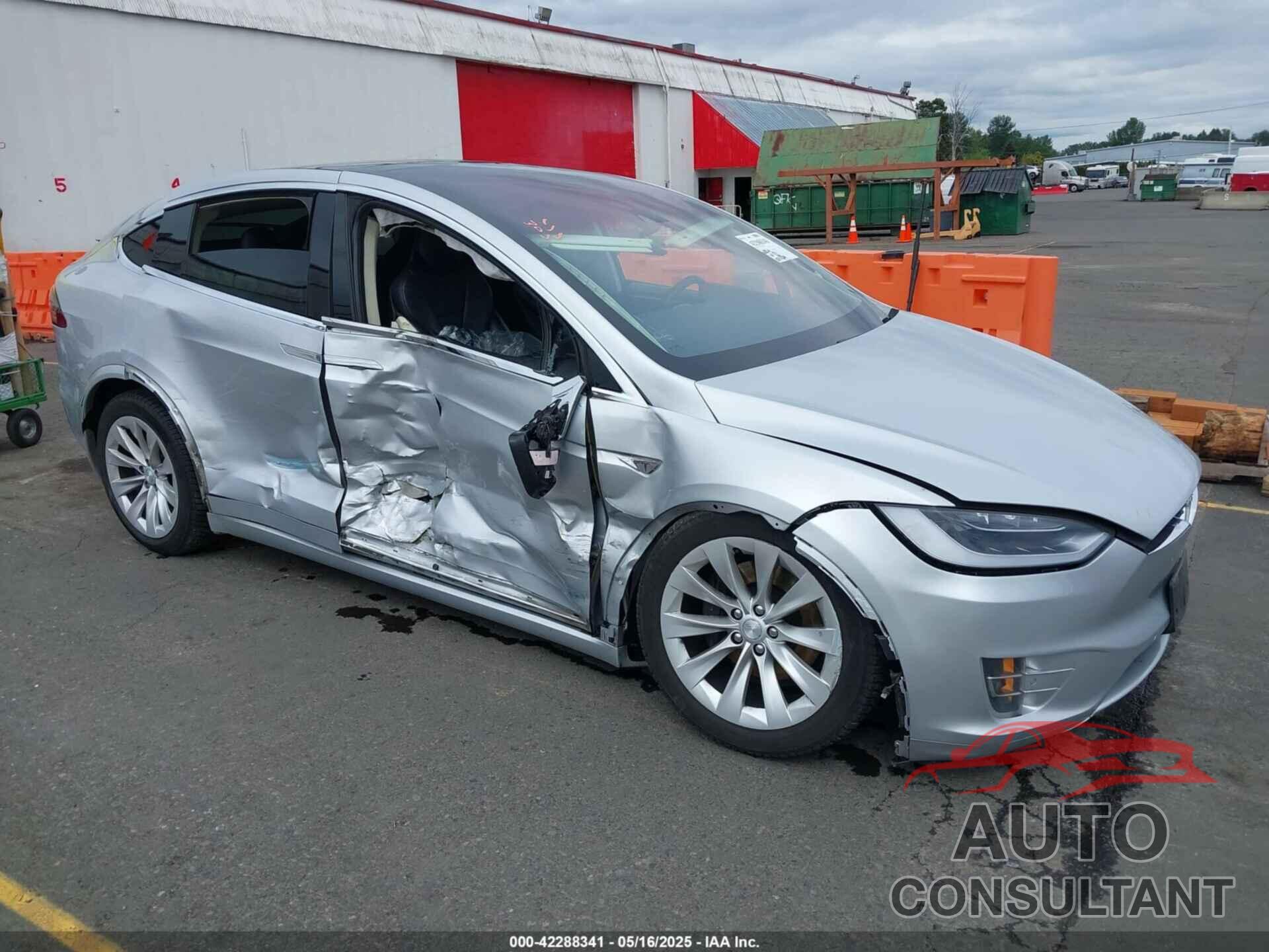 TESLA MODEL X 2016 - 5YJXCBE25GF021479