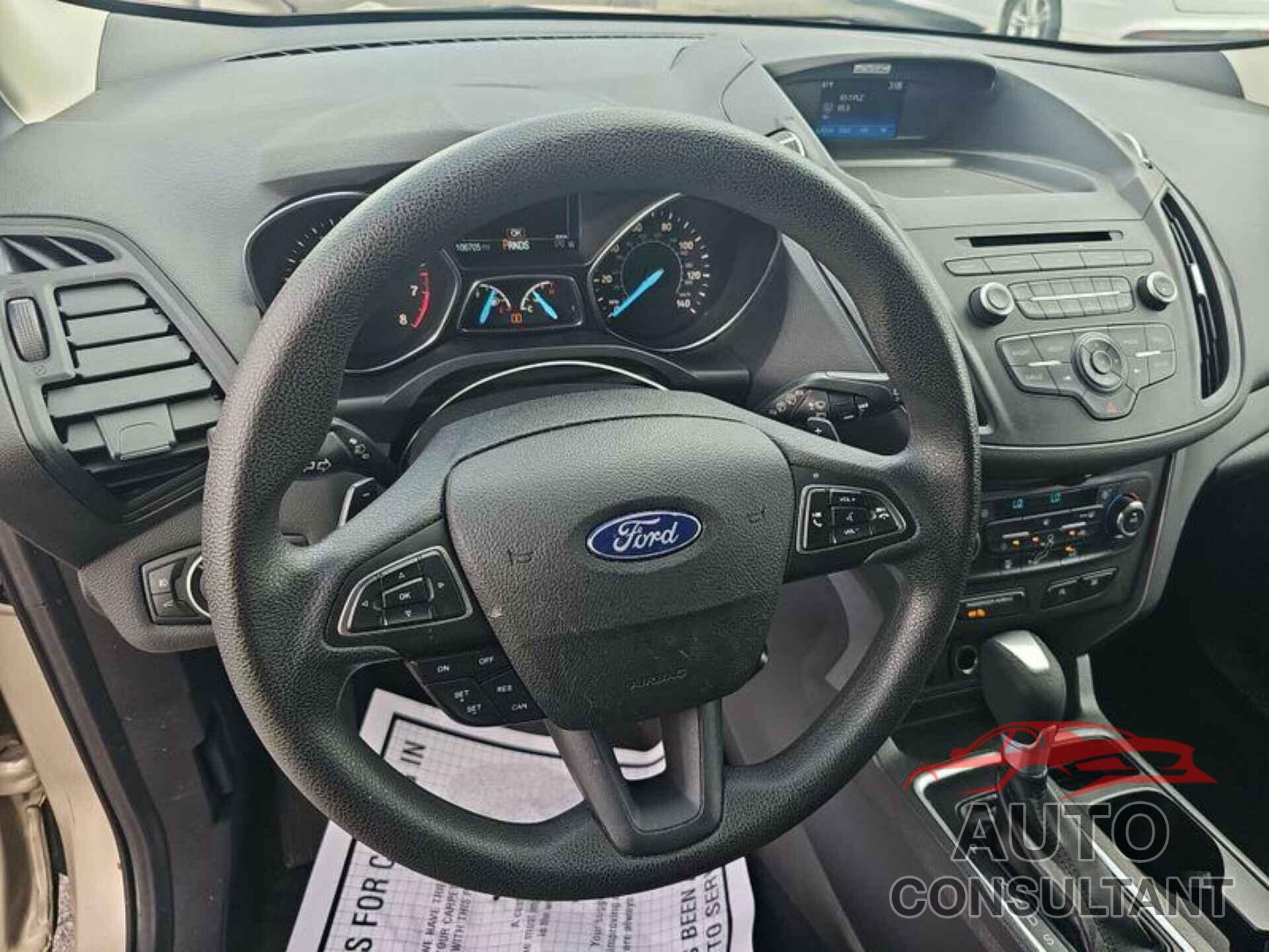 FORD ESCAPE 2017 - 1FMCU0GD8HUC28631