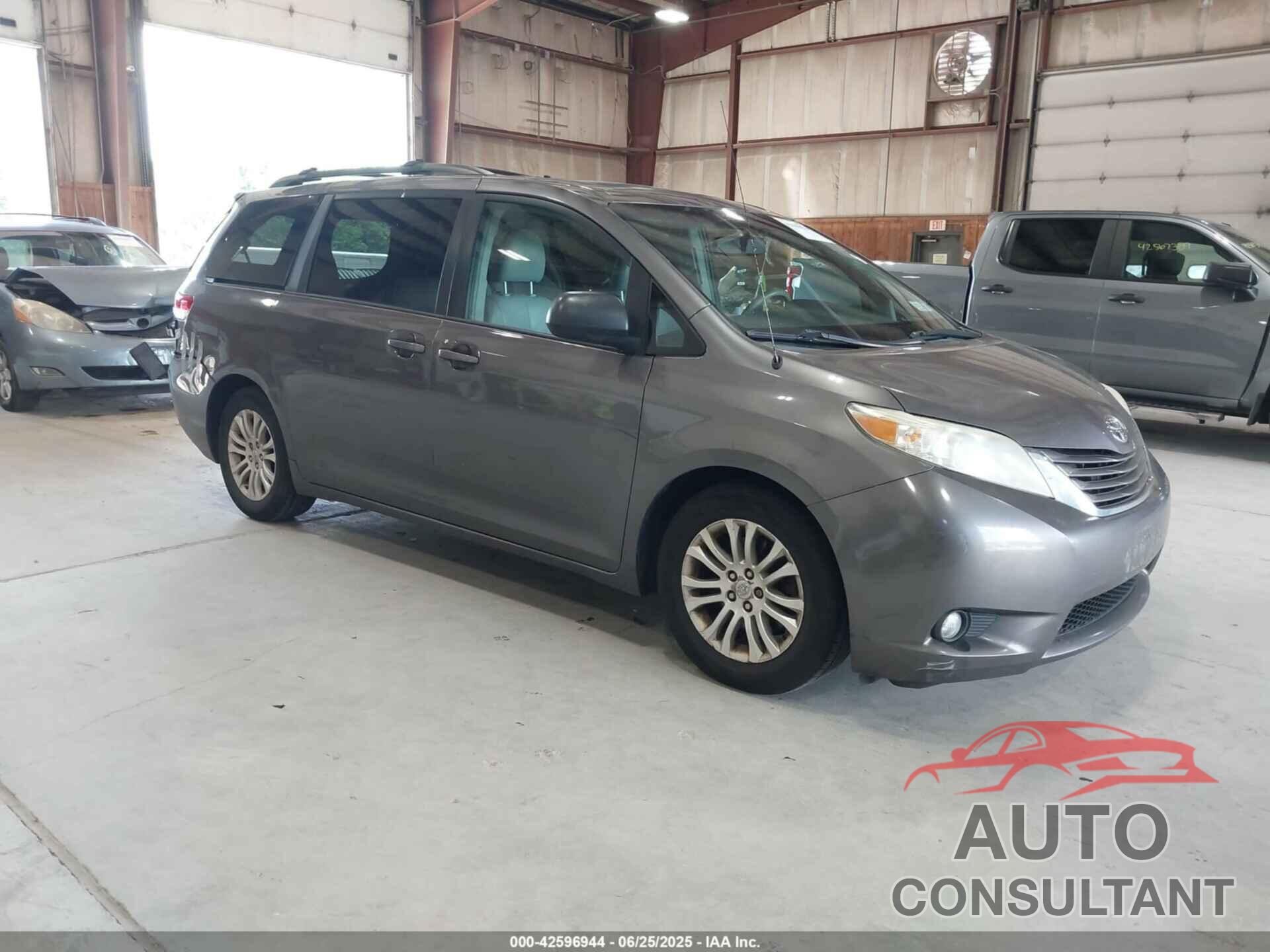TOYOTA SIENNA 2011 - 5TDYK3DC9BS086170
