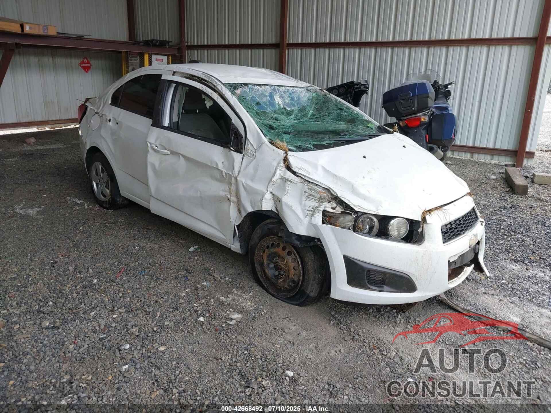 CHEVROLET SONIC 2015 - 1G1JA5SH3F4128681