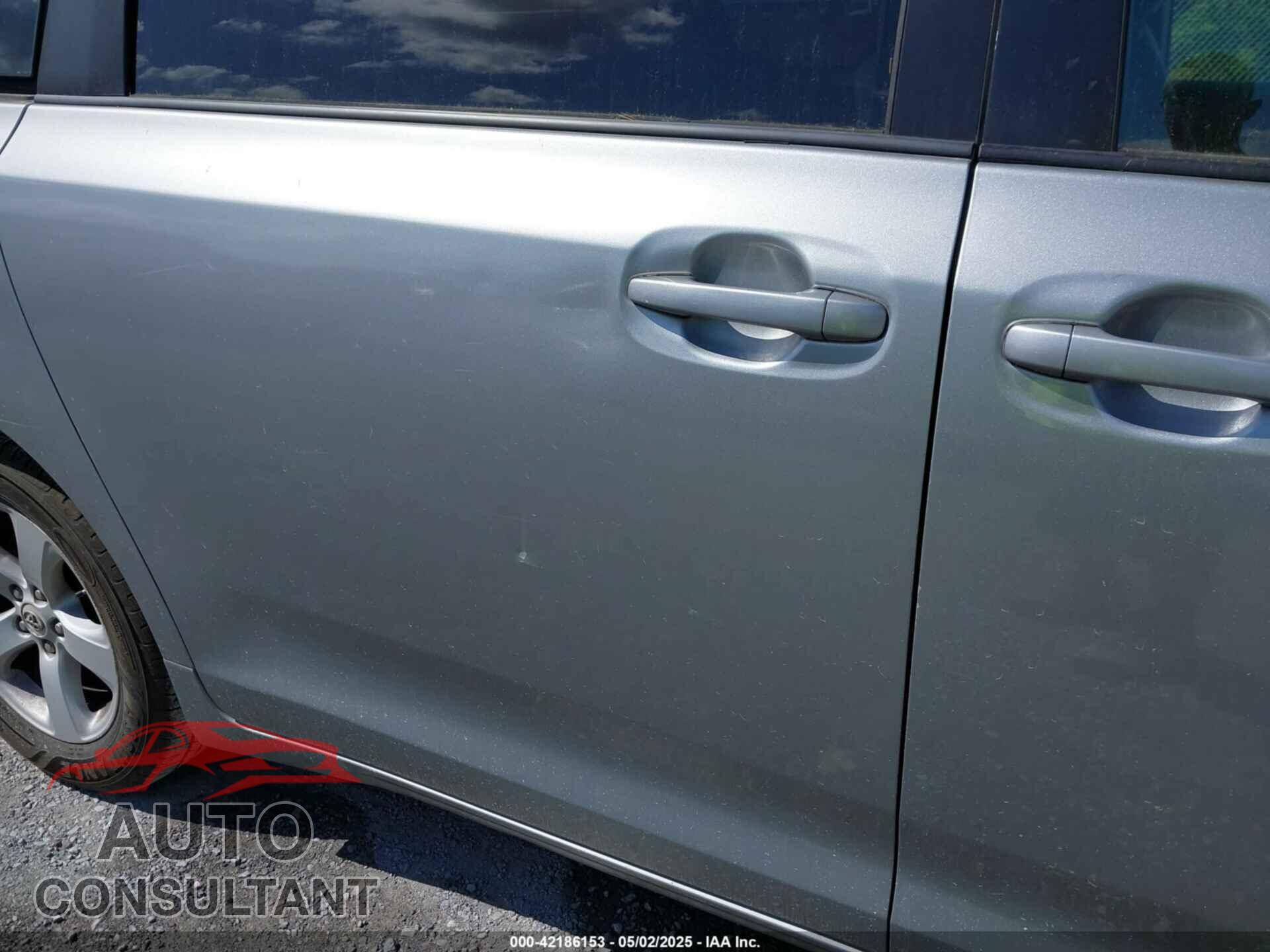 TOYOTA SIENNA 2011 - 5TDKK3DC2BS175598