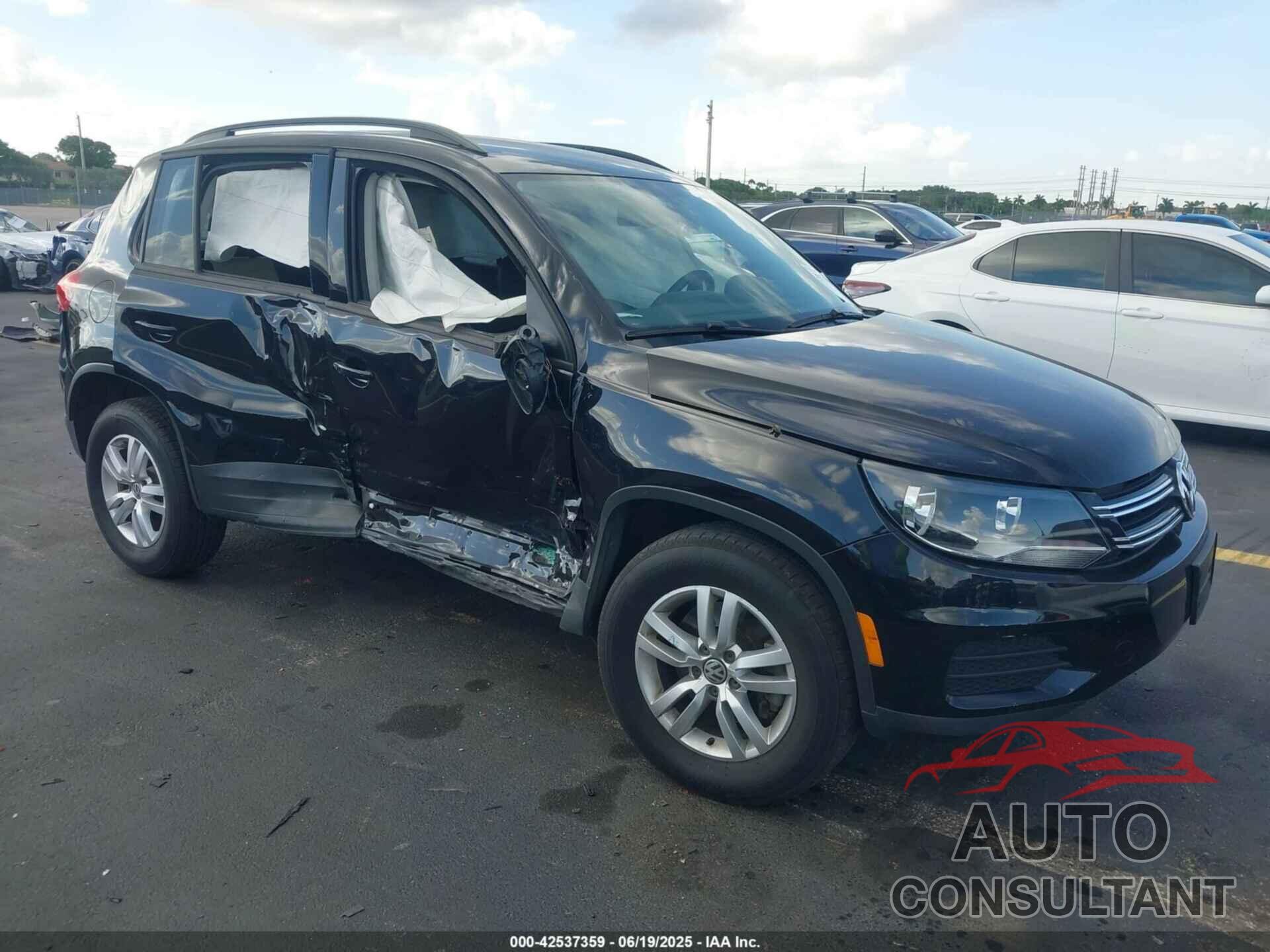 VOLKSWAGEN TIGUAN 2017 - WVGAV7AX5HW509161
