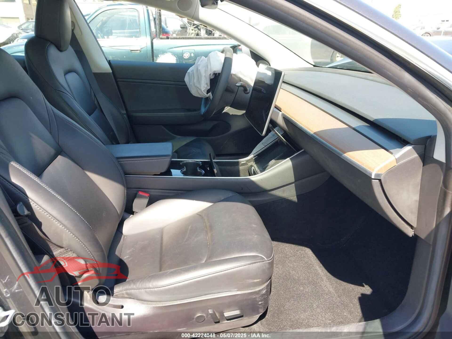 TESLA MODEL 3 2019 - 5YJ3E1EB9KF526596