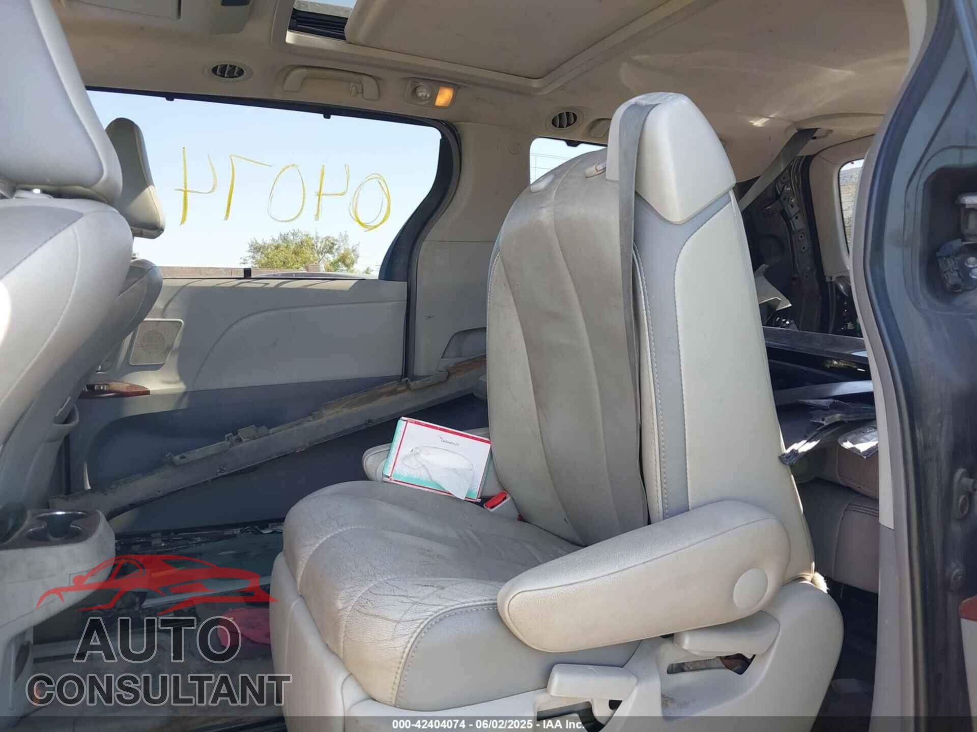 TOYOTA SIENNA 2013 - 5TDDK3DC8DS068518