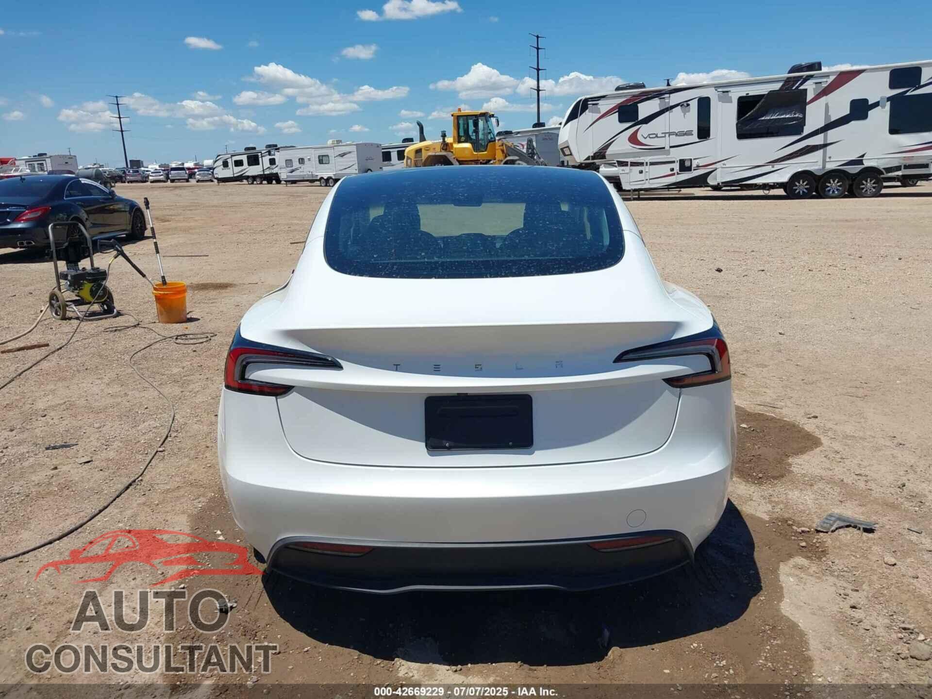TESLA MODEL 3 2024 - 5YJ3E1EAXRF757802