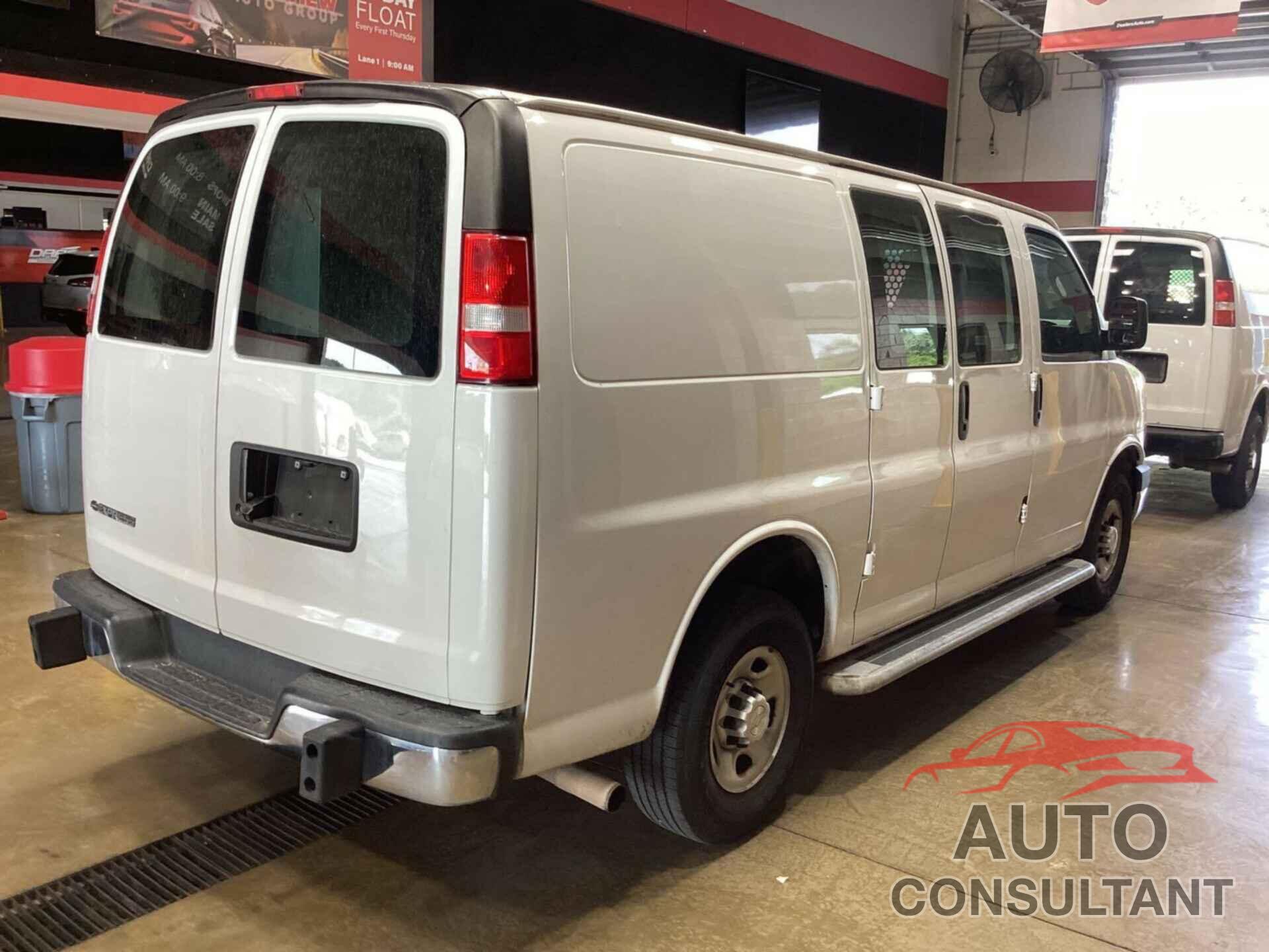 CHEVROLET EXPRESS G2500 2020 - 1GCWGAFG0L1202979