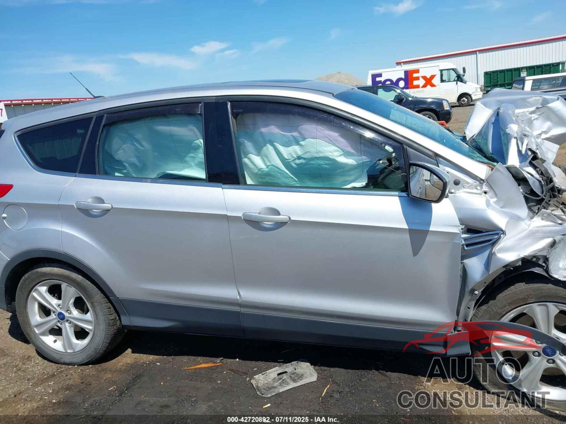 FORD ESCAPE 2015 - 1FMCU9G94FUC44208