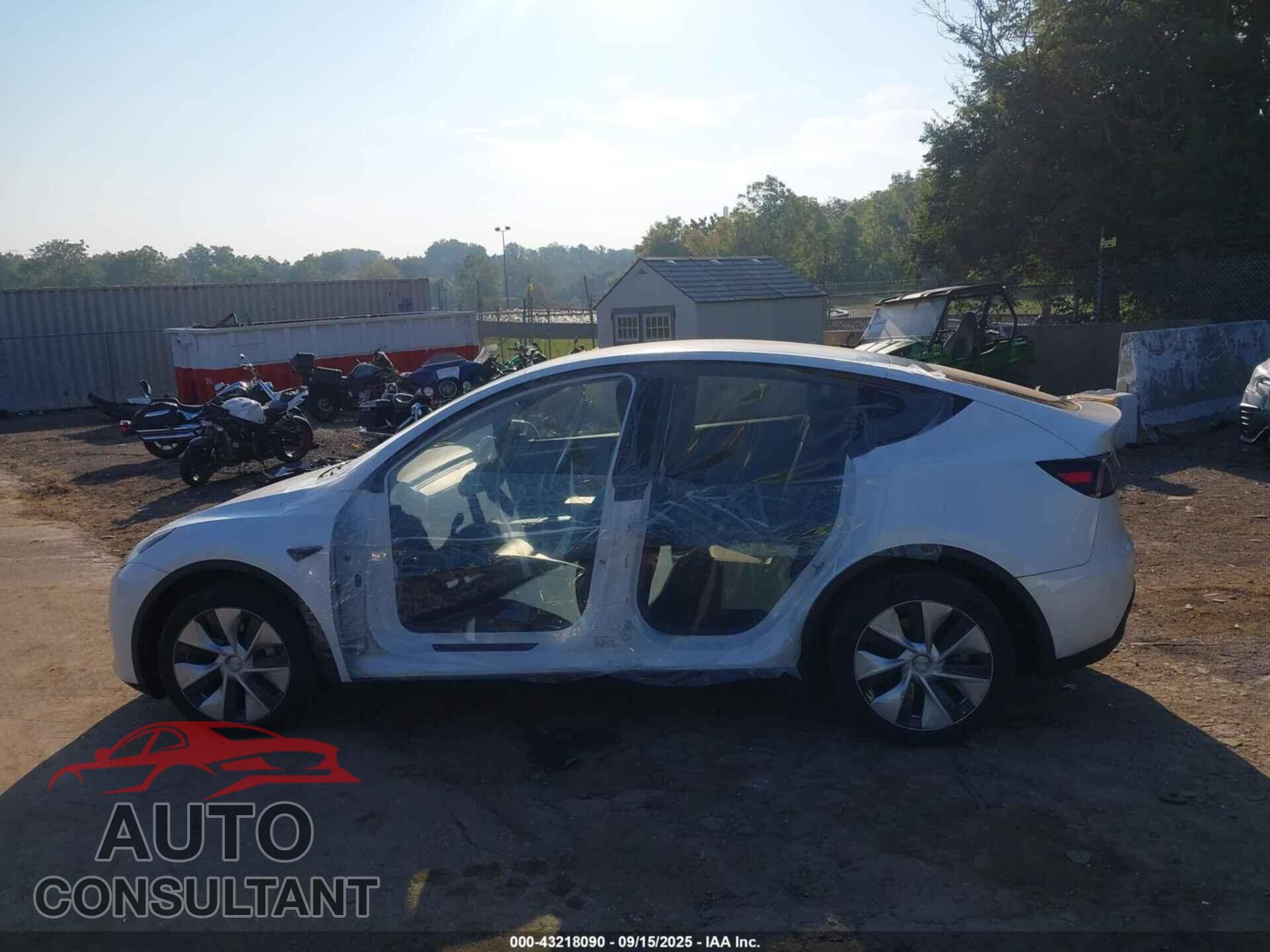 TESLA MODEL Y 2023 - 7SAYGAEEXPF589727
