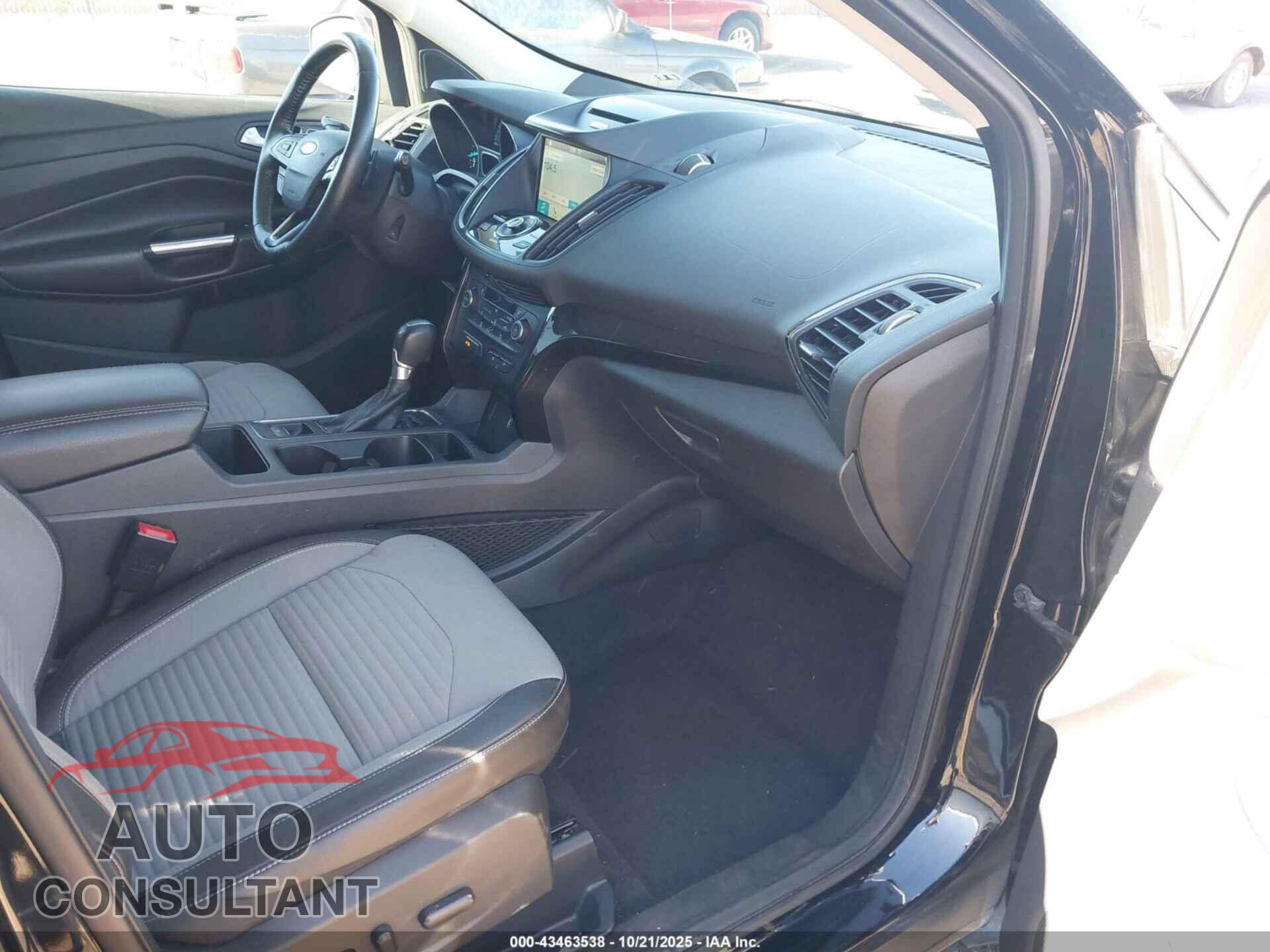 FORD ESCAPE 2017 - 1FMCU0JD6HUA94792